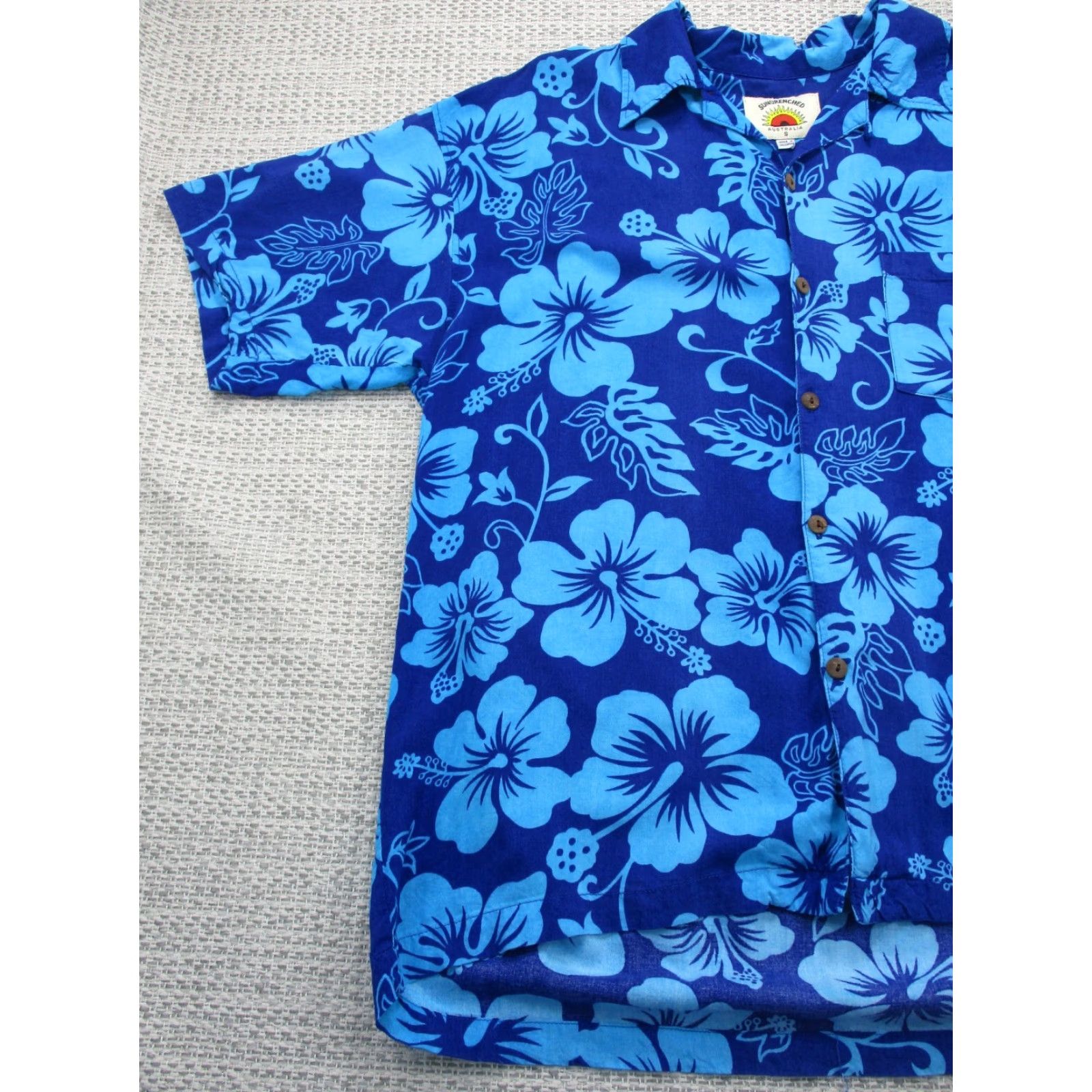Vintage Sundrenched Australia Small Short Sleeve Blue Floral Rayon Hawaiian Shirt Button-Up Mens Size US S / EU 44-46 / 1 - 3 Thumbnail
