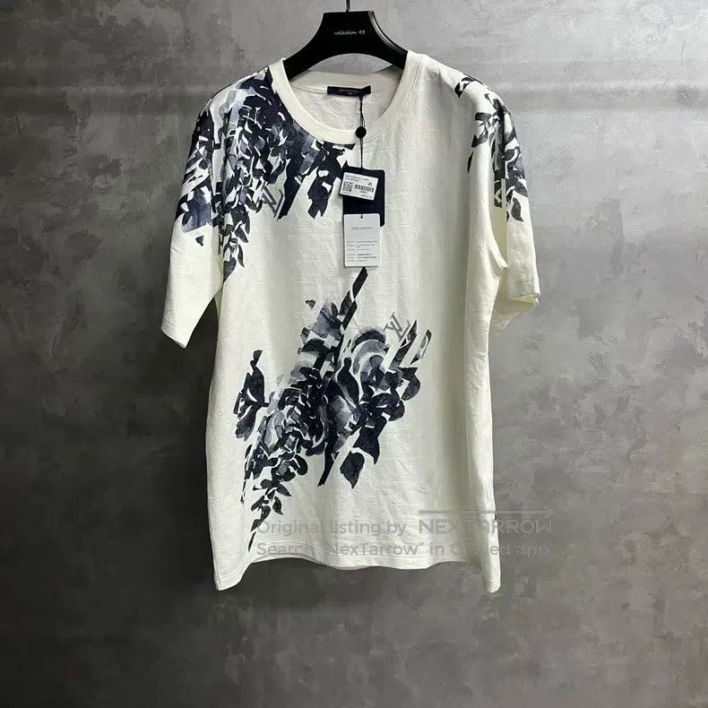 Louis Vuitton Louis Vuitton size 4l White Embroidered Floral Crew Neck T- Size US M / EU 48-50 / 2 - 1 Thumbnail
