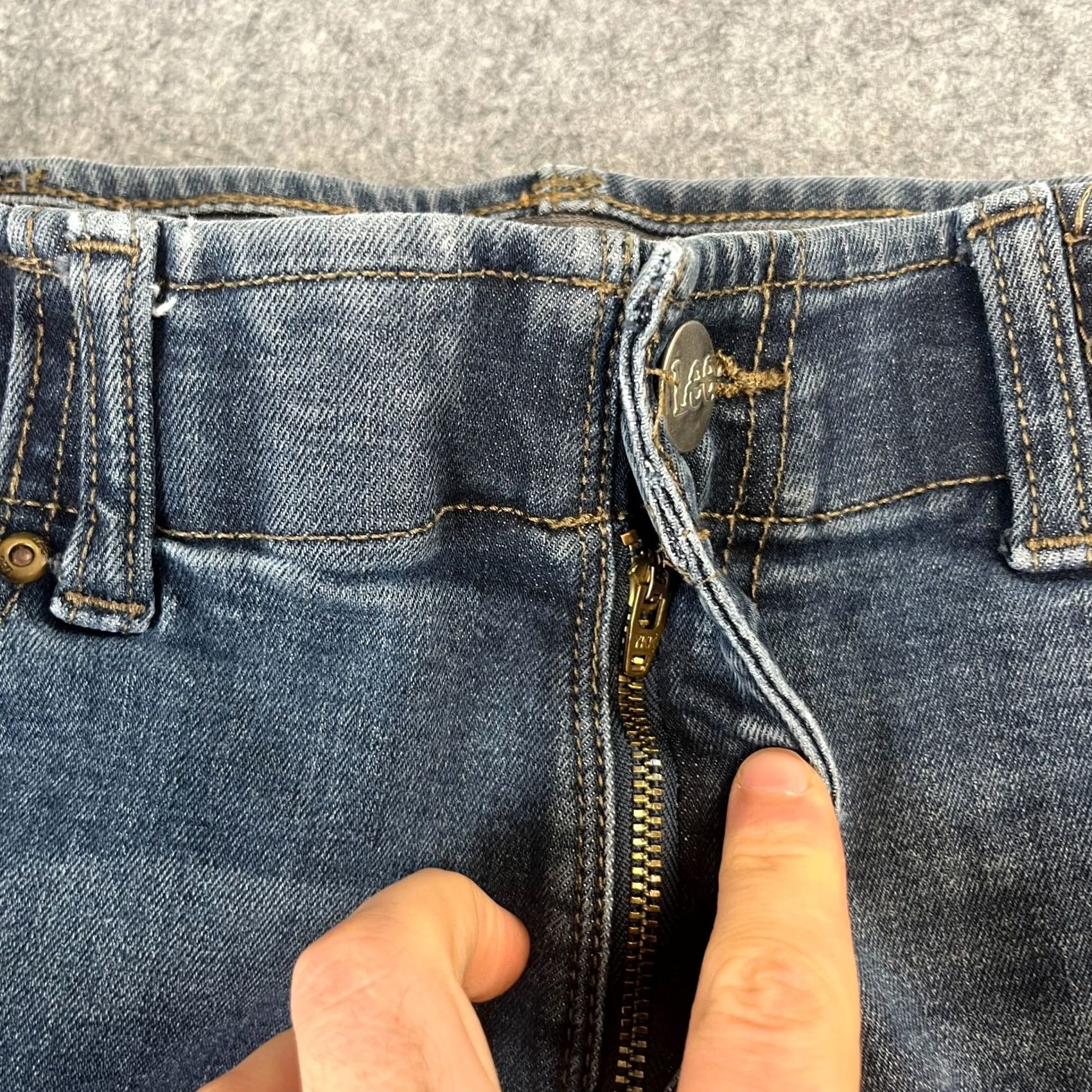 Lee Lee MVP Jeans Straight Regular 32x32 Denim Blue 5-Pocket Mens Waist 32 Regular Fit Cotton Leather? No, Accents: Button, Logo (Note: avoid adding) Size US 32 / EU 48 - 7 Thumbnail