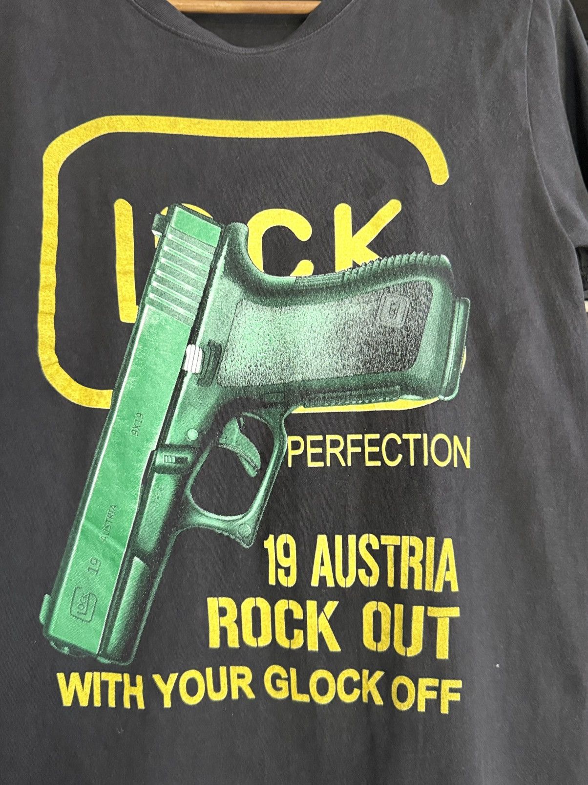 Vintage Vintage Glock Gum Perfection 19 Austria Rock Out Faded Tee Size US S / EU 44-46 / 1 - 2 Thumbnail