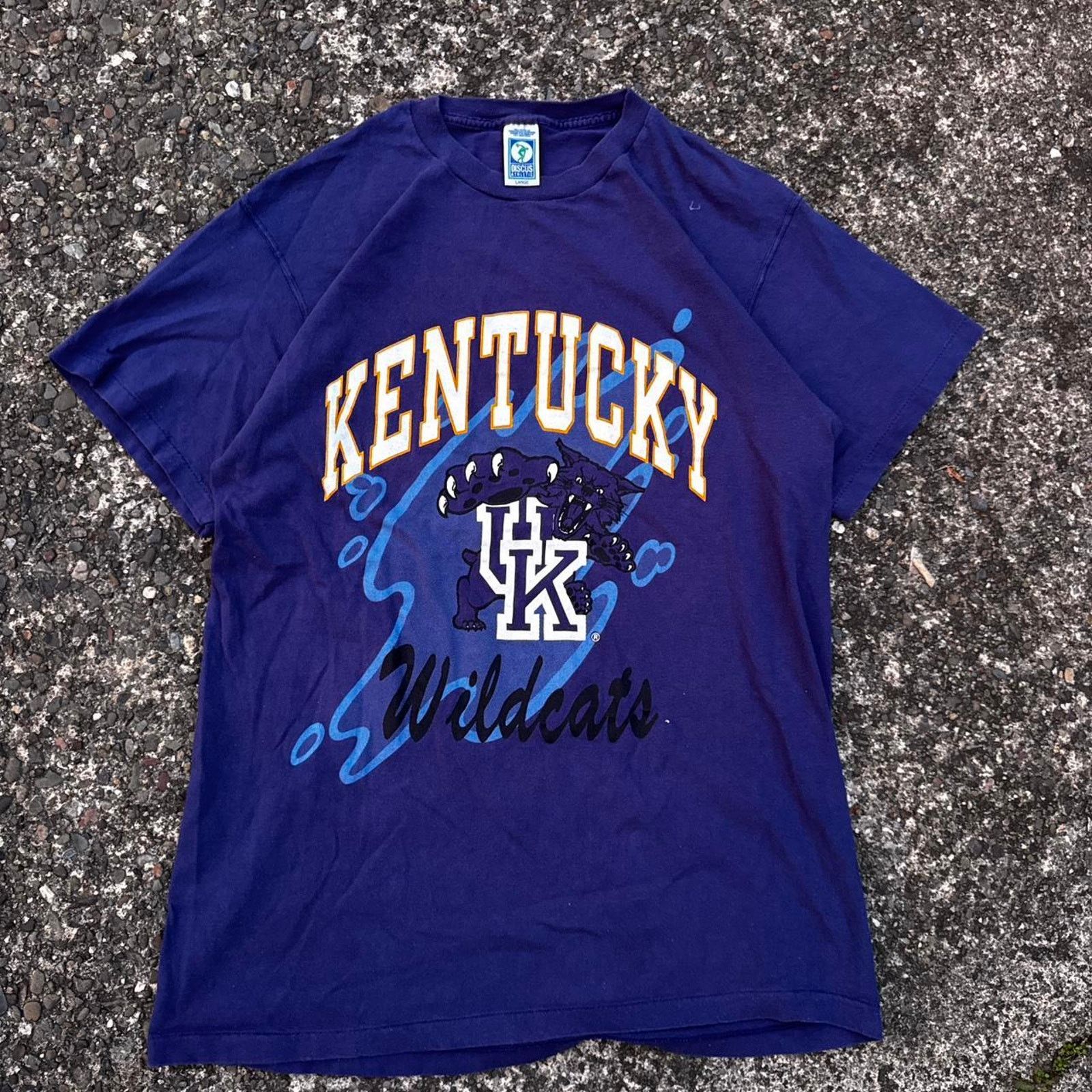Vintage Vintage 90’s University of Kentucky T-Shirt – Size Large Size US L / EU 52-54 / 3 - 1 Thumbnail