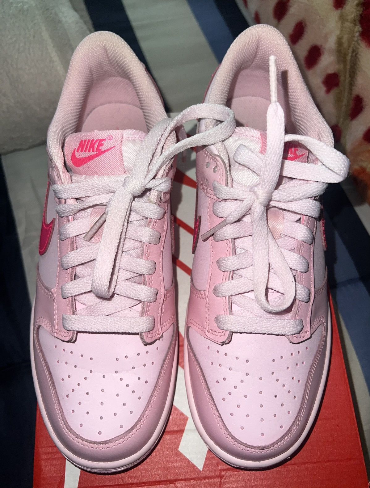 Nike Nike Dunk Low Triple Pink GS 6.5Y (8W) DH9765-600 Size US 6.5 / IT 36.5 - 3 Thumbnail