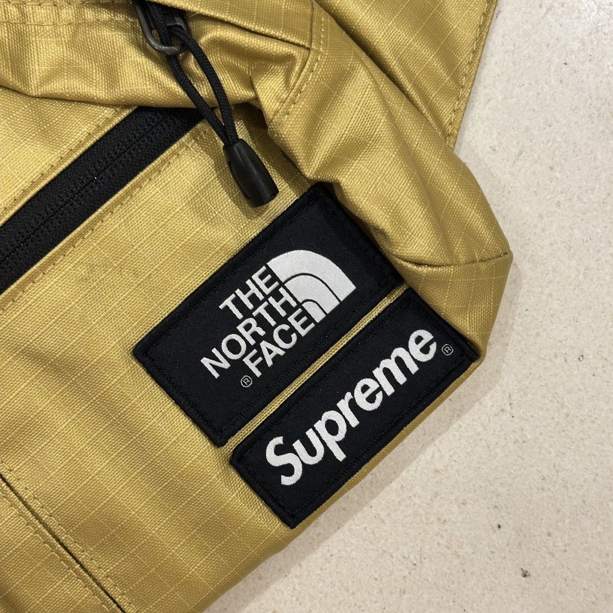 Supreme × The North Face Supreme The North Face Metallic Roo II Lumbar Pack Size ONE SIZE - 2 Thumbnail
