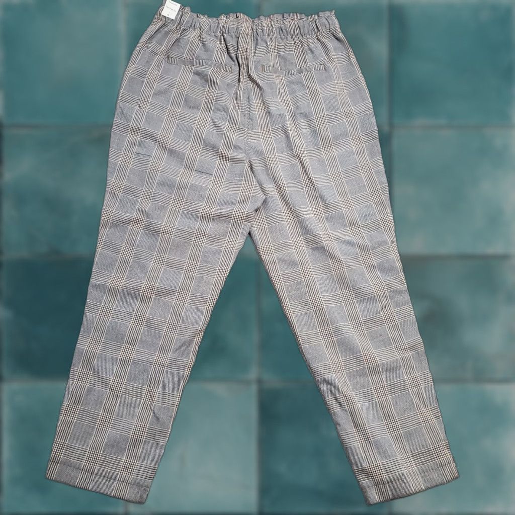 Abercrombie & Fitch Abercrombie & Fitch Pants Women XL Gray Plaid High Rise Cropped Pull On NWT Elastic Waist Pockets Slit 26 Inseam Size 40" / US 18 - 1 Thumbnail