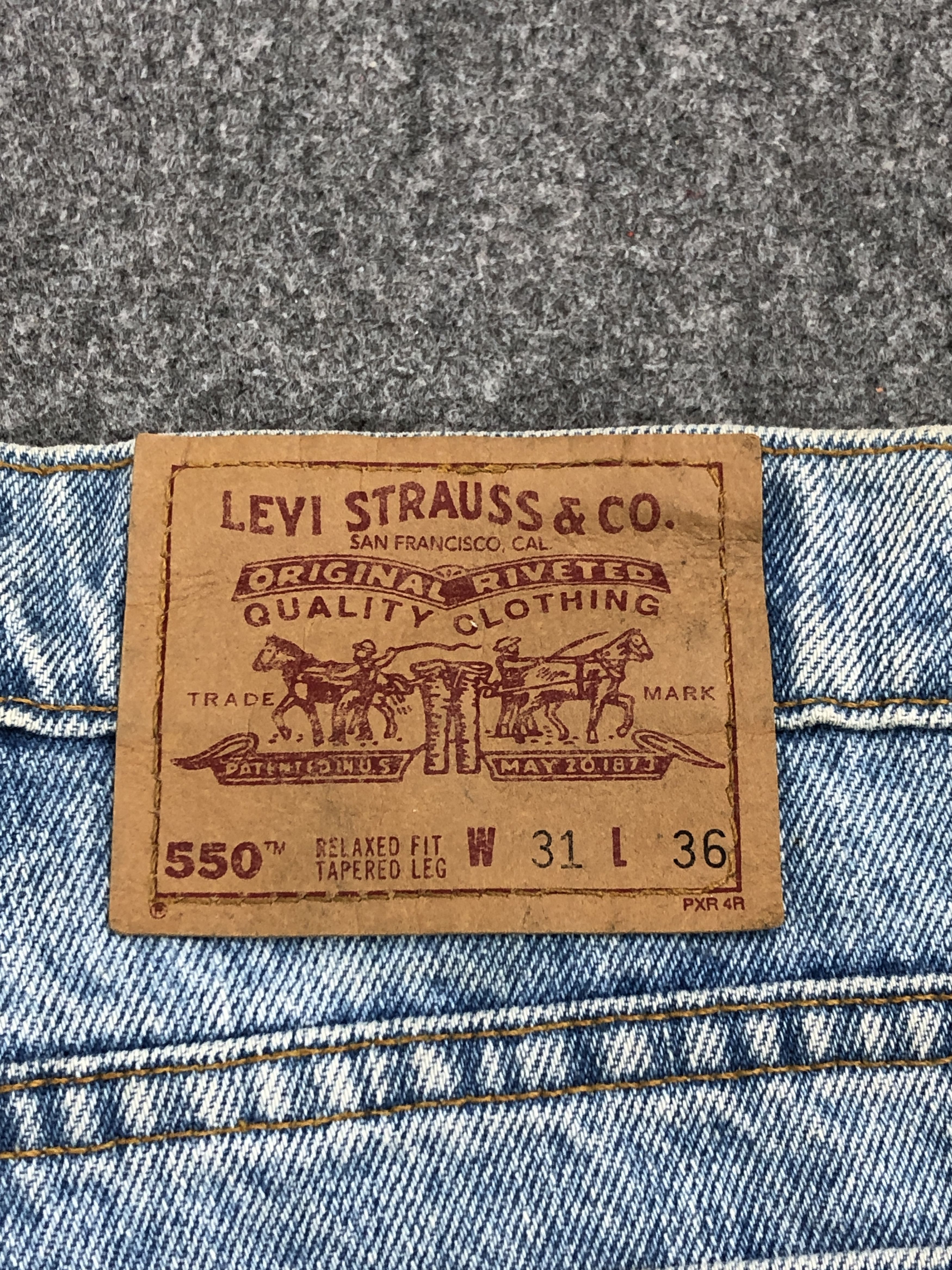 Distressed Vintage 90s Levi's 550 Light Washed Jeans