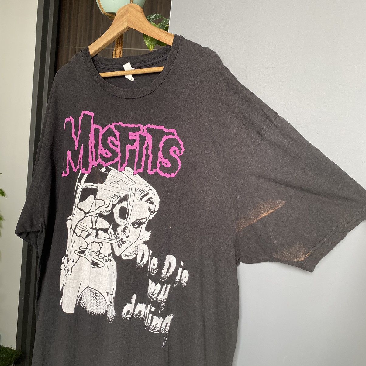 Misfits Thrashed Faded Vintage Y2K Misfits Punk Band ERD GRUNGE TEE Size US XXL / EU 58 / 5 - 2 Thumbnail