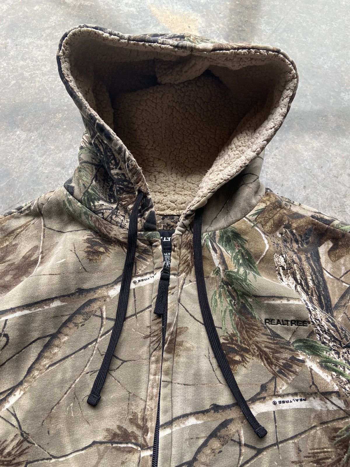 Carhartt × Realtree × Vintage Vintage Boxy Faded Sherpa Lined Camo Zip Up Hoodie Size US XL / EU 56 / 4 - 2 Thumbnail
