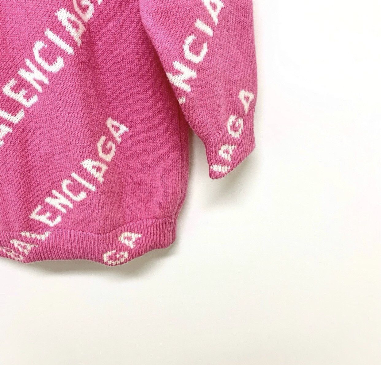 Balenciaga Balenciaga Pink Bullet Logo Sweater 2412-Nextarrow Size US XS / EU 42 / 0 - 6 Thumbnail