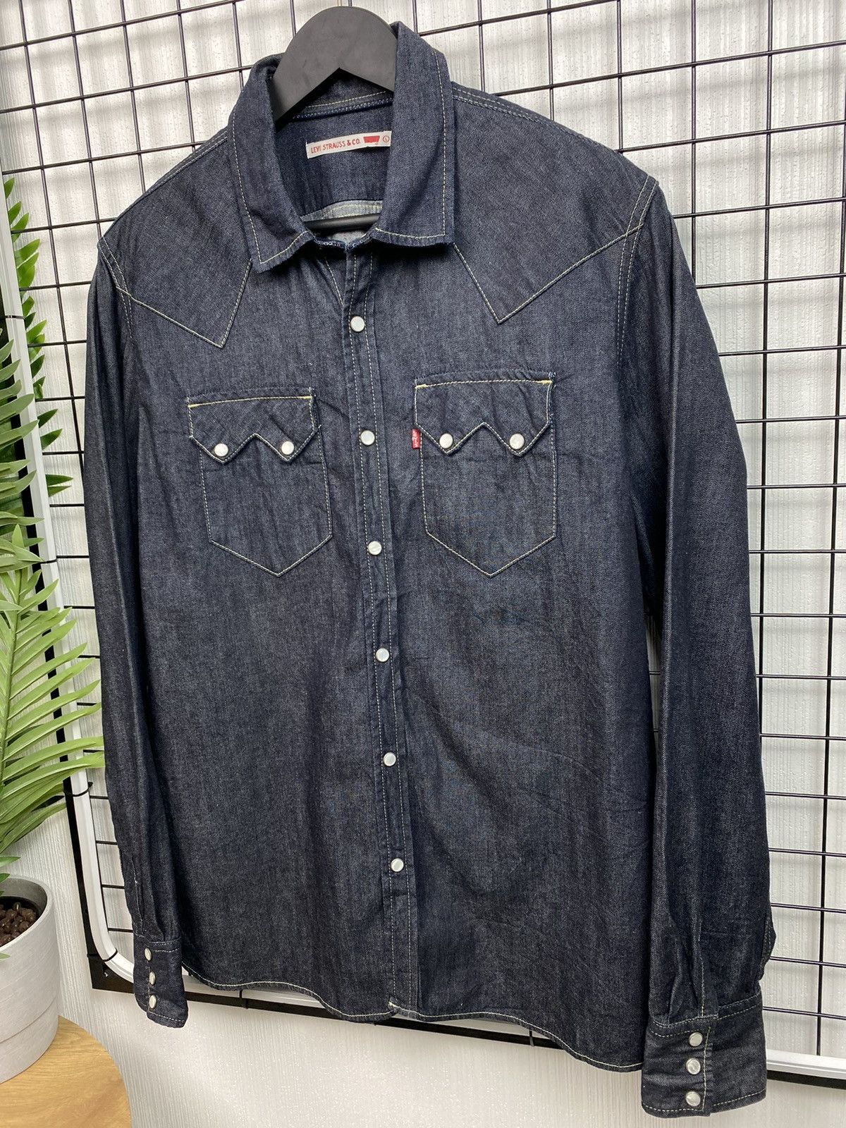 Levi's × Levi's Vintage Clothing × Vintage Vintage Levi’s Strauss & Co Denim Shirt Men’s L Navy Size US L / EU 52-54 / 3 - 2 Thumbnail