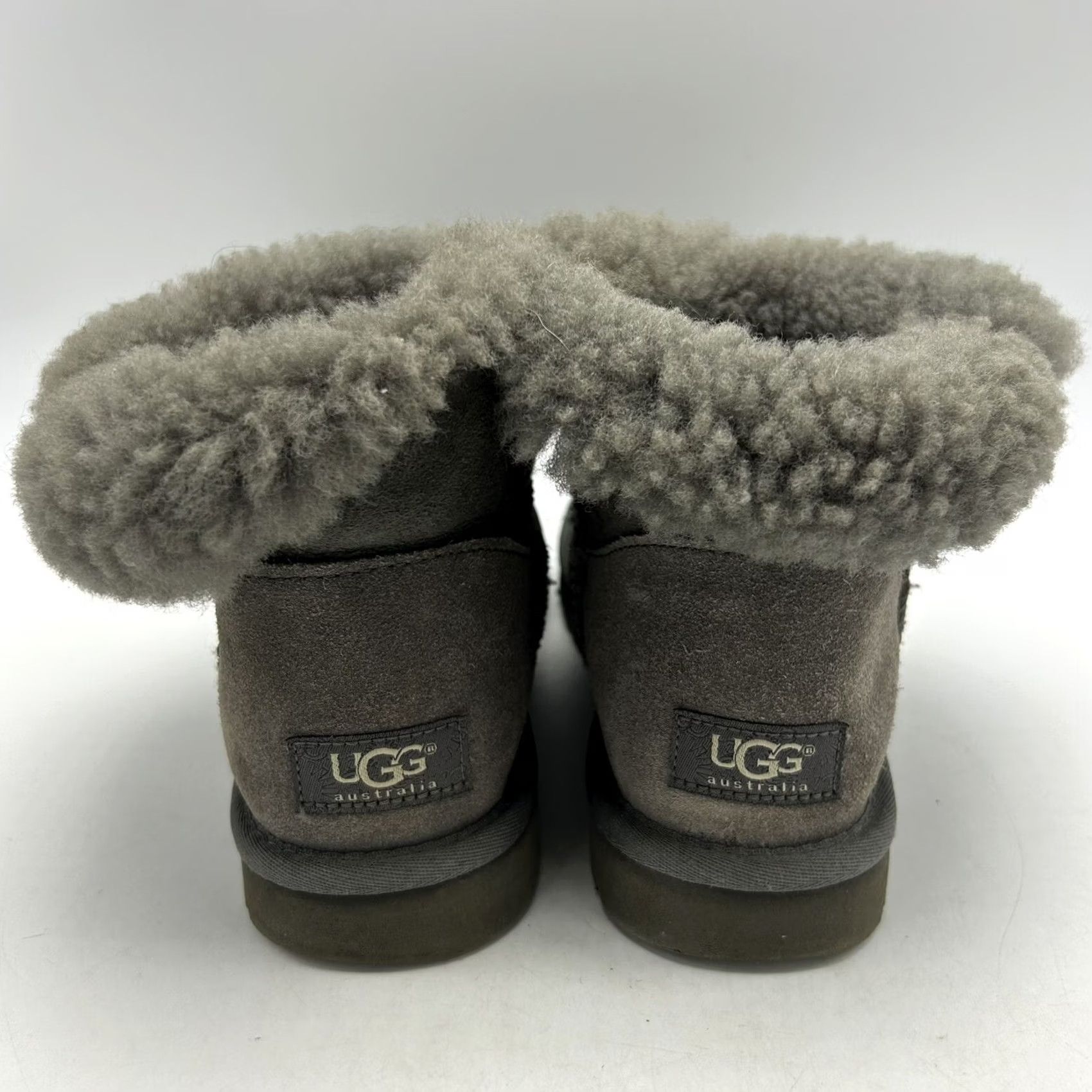 Ugg UGG Bailey Button Mini II Boots Womans 8 M Grey Sheepskin Winter Slip On SN 3352 Size US 8 / IT 38 - 5 Thumbnail
