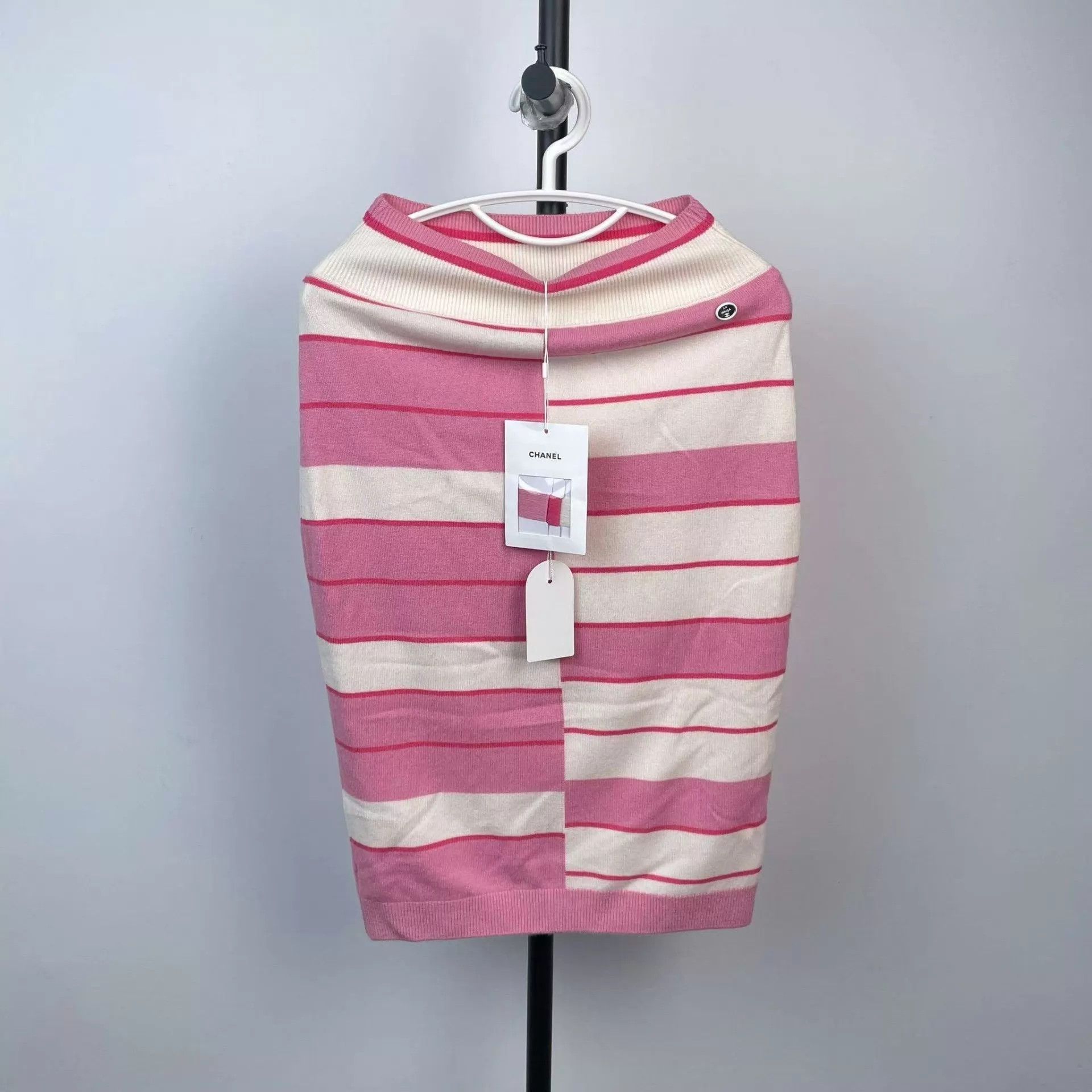 Chanel Chanel knit skirt pink white colorblock 36 with spare thread Size 26" / US 2 / IT 38 - 1 Thumbnail