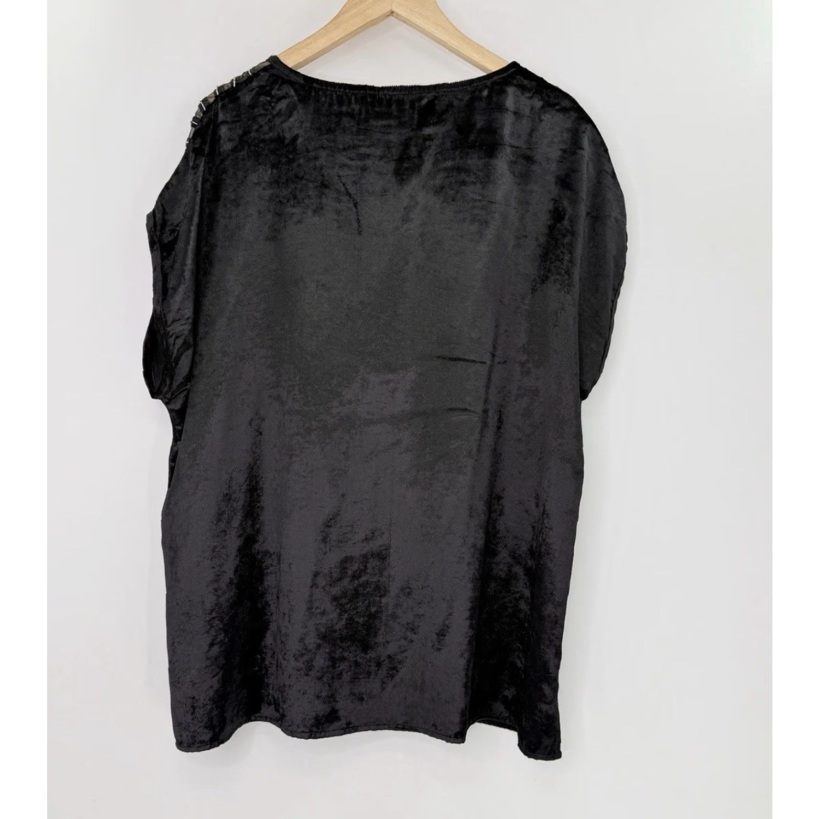 Soft Surroundings Soft Surroundings Blouse V-Neck Short Sleeve Beaded Cap Sleeve Black 1x Plus Womens Witchy Whimsigoth Art Nouveau Velvet Bohemian Modern Size XL / US 12-14 / IT 48-50 - 3 Thumbnail