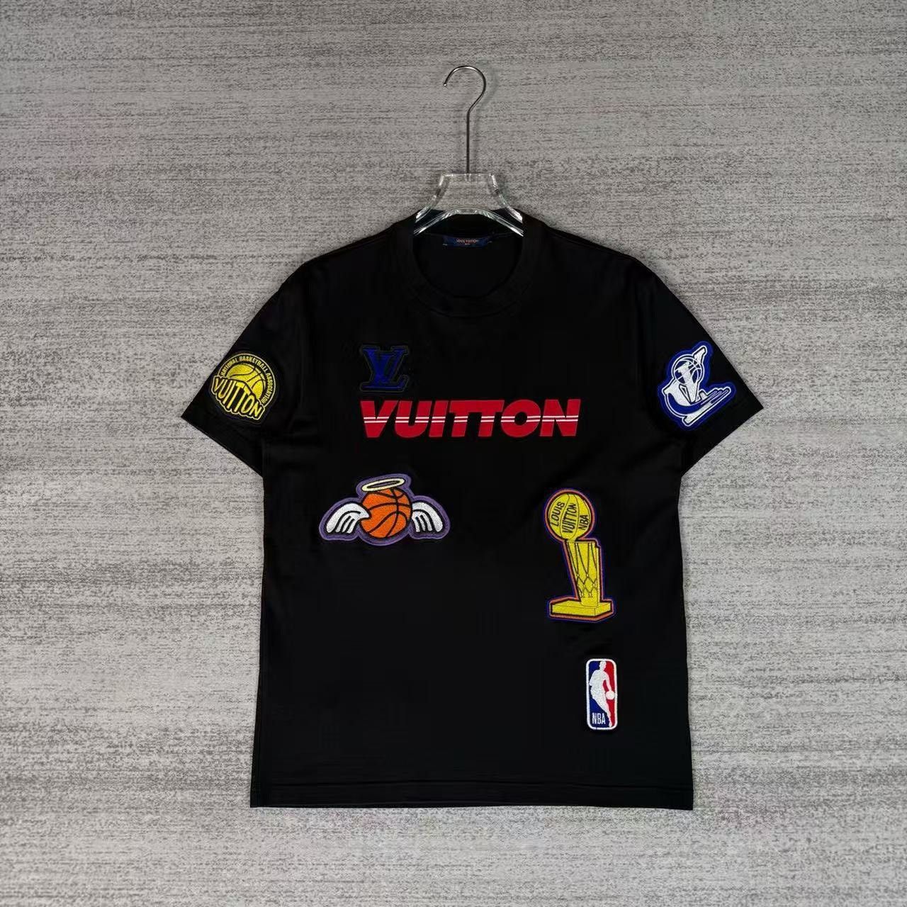 Louis Vuitton Louis Vuitton NBA Logo Loose T-Shirt Size US M / EU 48-50 / 2 - 1 Thumbnail