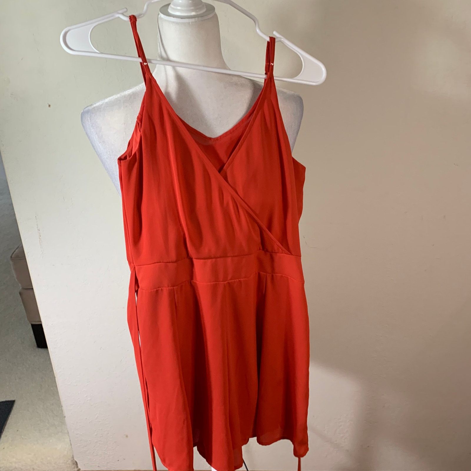 Express Express Coral Romper/Dress Size 4 Size 27" / US 4 / IT 40 - 1 Thumbnail