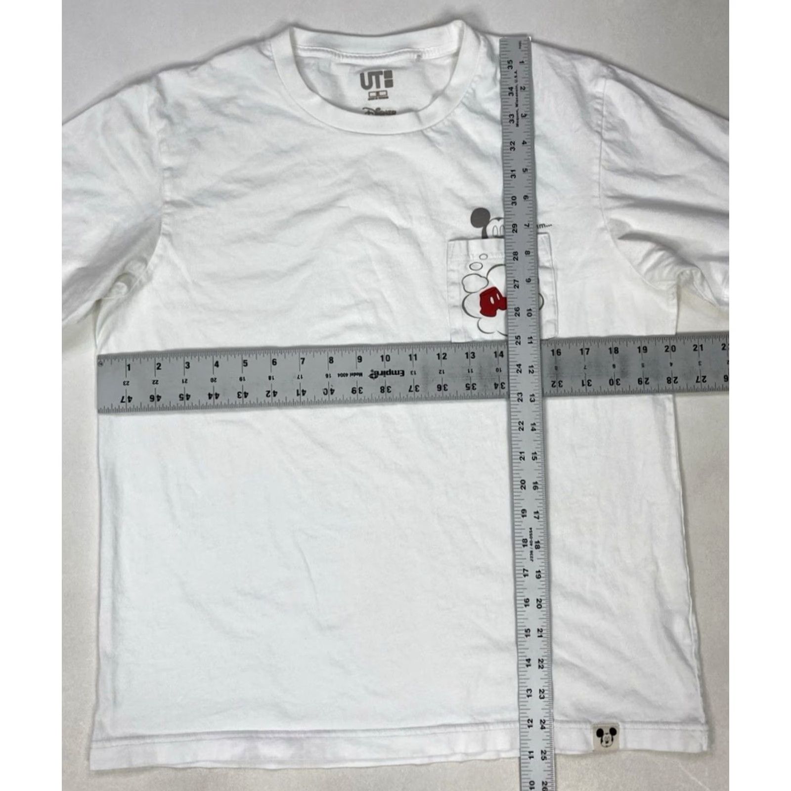 Uniqlo Uniqlo Disney Mickey Mouse Graphic Pocket T-shirt Women Medium Short Sleeve Size M / US 6-8 / IT 42-44 - 6 Thumbnail