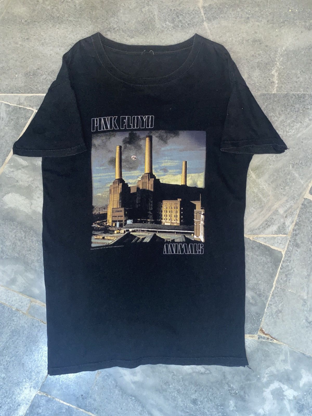 Band Tees 2000s Pink Floyd “Animals” Album T-Shirt Size US L / EU 52-54 / 3 - 1 Thumbnail