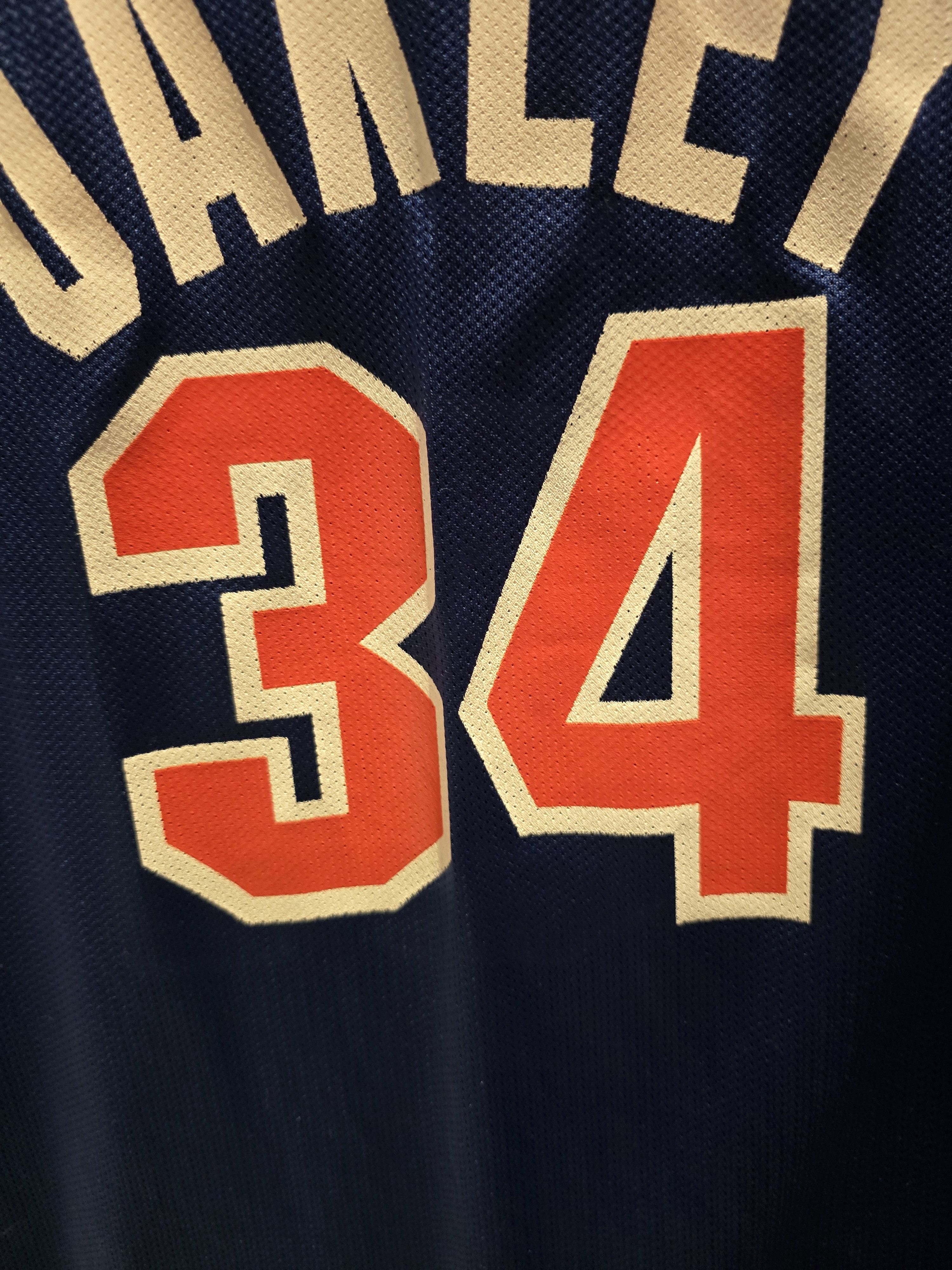 Champion Charles Oakley 1991 Authentic Champion jersey Size US M / EU 48-50 / 2 - 11 Thumbnail