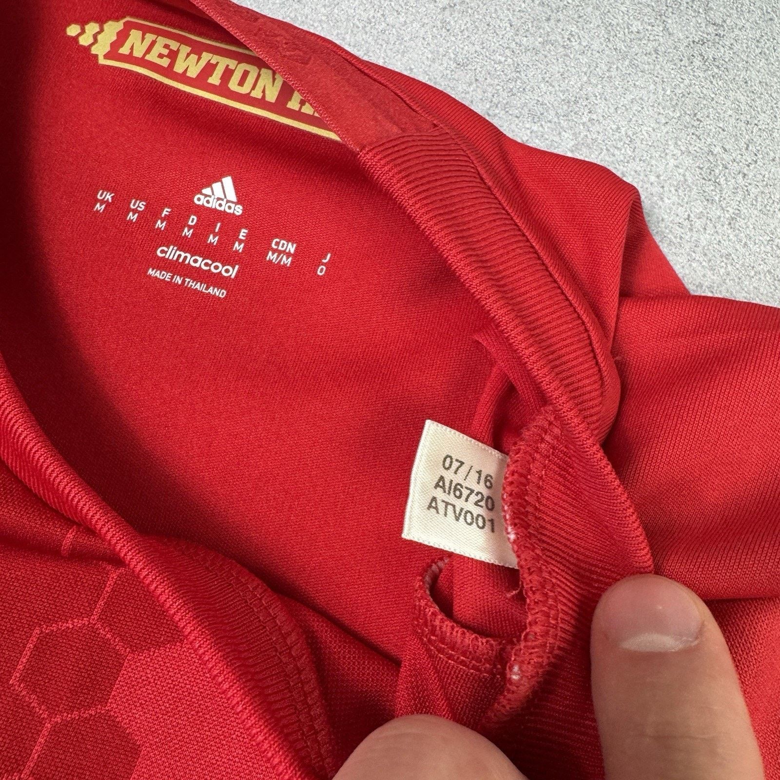Adidas MANCHESTER UNITED 2016 2017 SOCCER JERSEY ADIDAS SIZE M Red Size US M / EU 48-50 / 2 - 13 Thumbnail