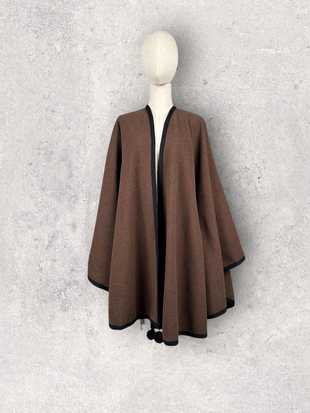 Hysteric Glamour Liivia Leskin Alpaca One Size Poncho Coat Size ONE SIZE - 1 Thumbnail