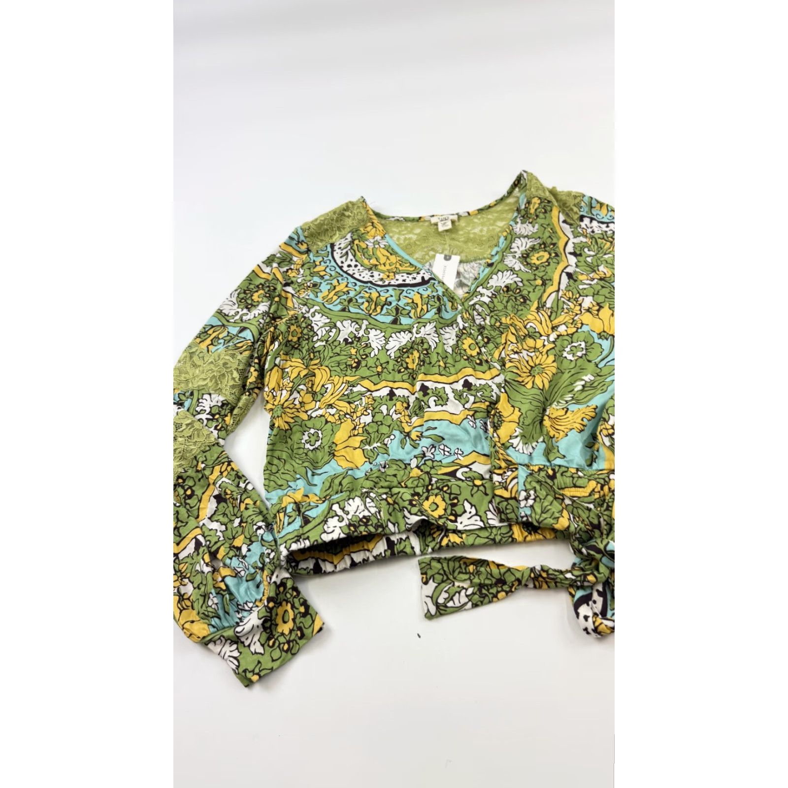 Anthropologie Tiny Anthropologie Shirt Womens Small Green Floral Lace Tie Front Crop Top Boho Size S / US 4 / IT 40 - 3 Thumbnail