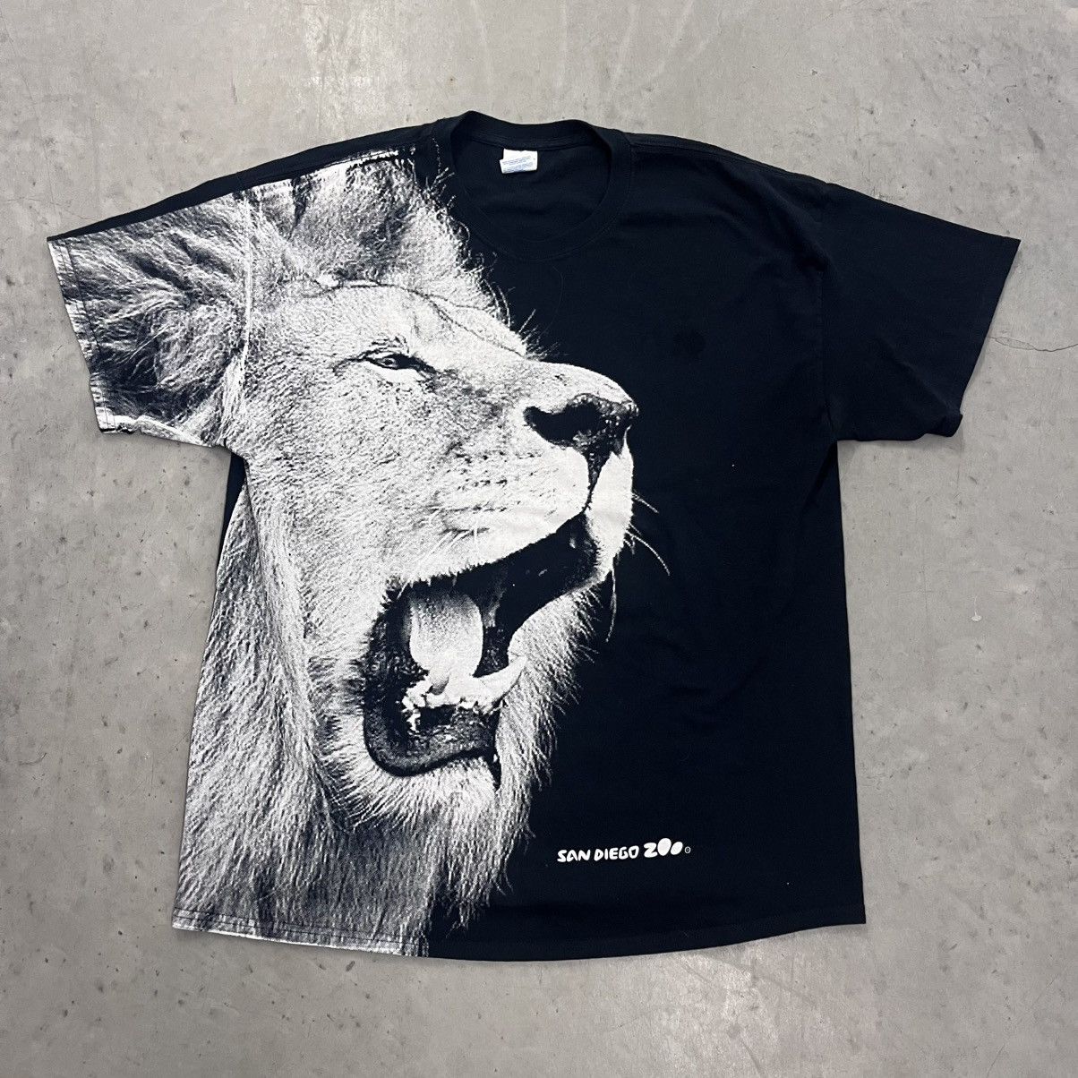 Gildan × Vintage Y2K Lion AOP San Diego Zoo 2000's vintage print Black XL Size US XL / EU 56 / 4 - 8 Thumbnail