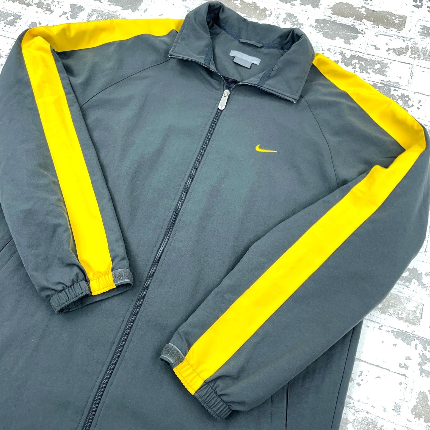 Nike VINTAGE Nike Jacket Men XL Gray Yellow Windbreaker Zip Full Zip All Seasons 80s 90s Retro Sports Nike Mens XL Gray Yellow Windbreaker Jacket Size US XL / EU 56 / 4 - 4 Thumbnail
