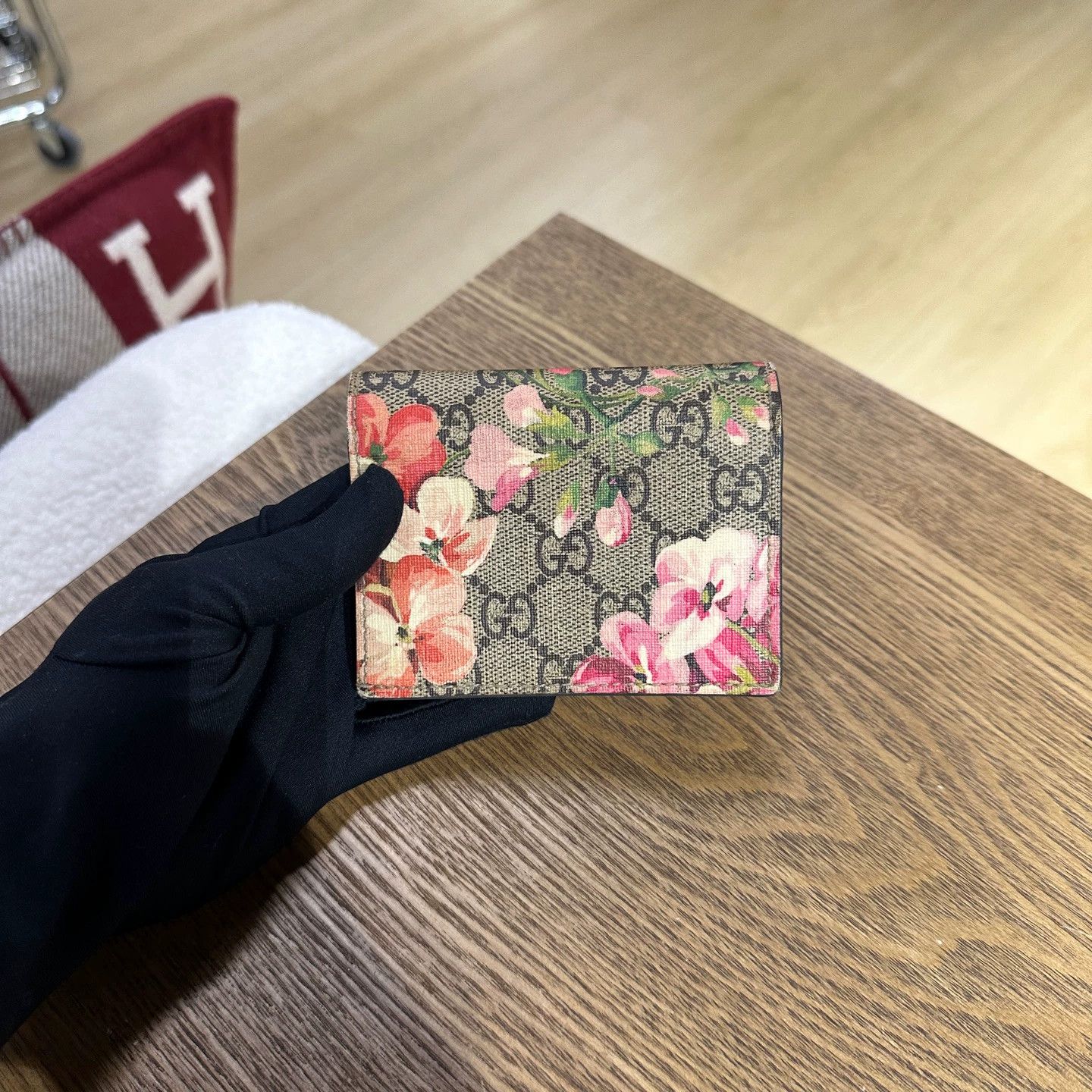 Gucci Gucci GG Monogram Floral Short Wallet & Card Holder Size ONE SIZE - 3 Thumbnail