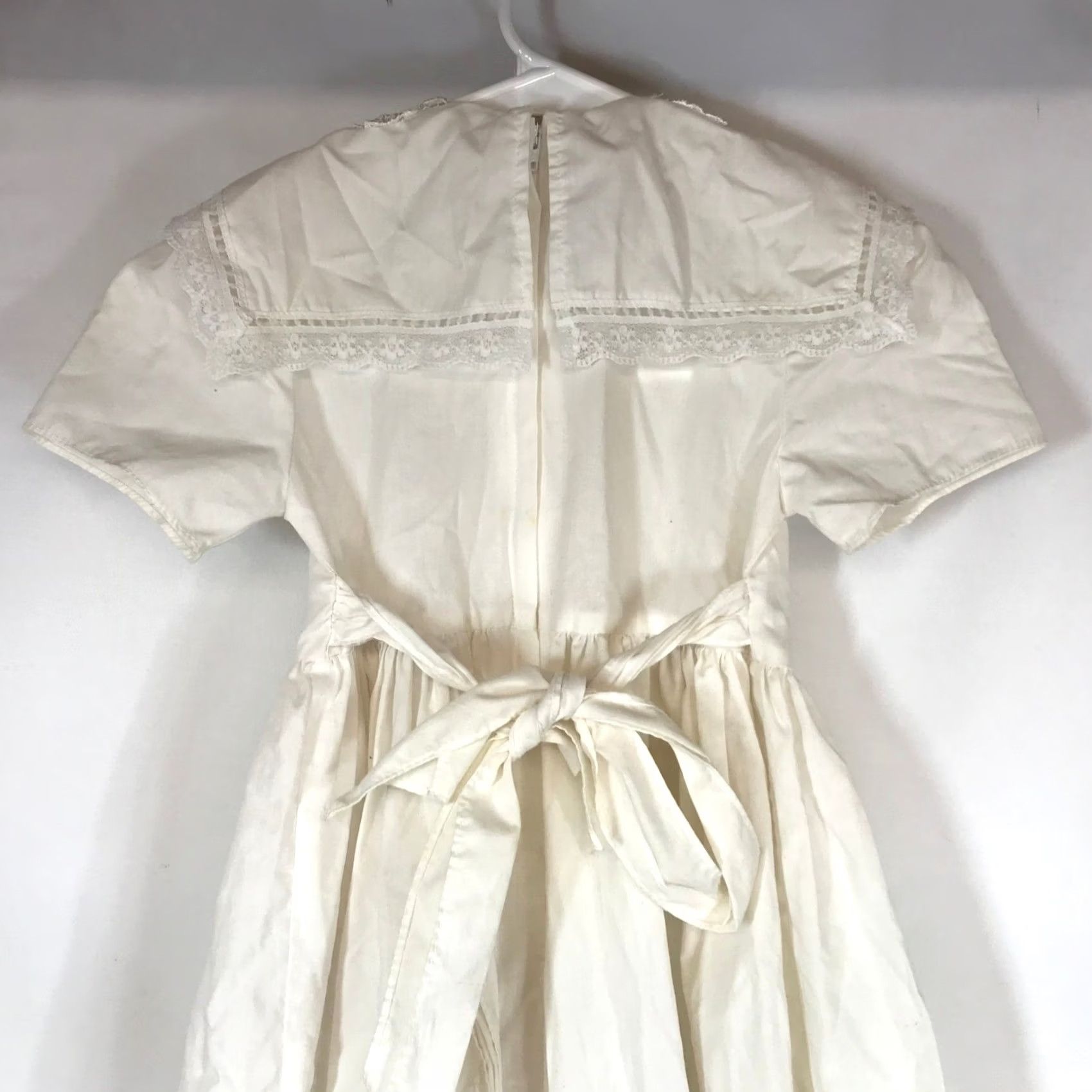 Vintage VINTAGE Gunne Sax Girls Dress Ivory Lace Prairie 4 USA Short Sleeve 1980s Victorian Style Garden Party Girls Size ONE SIZE - 5 Thumbnail