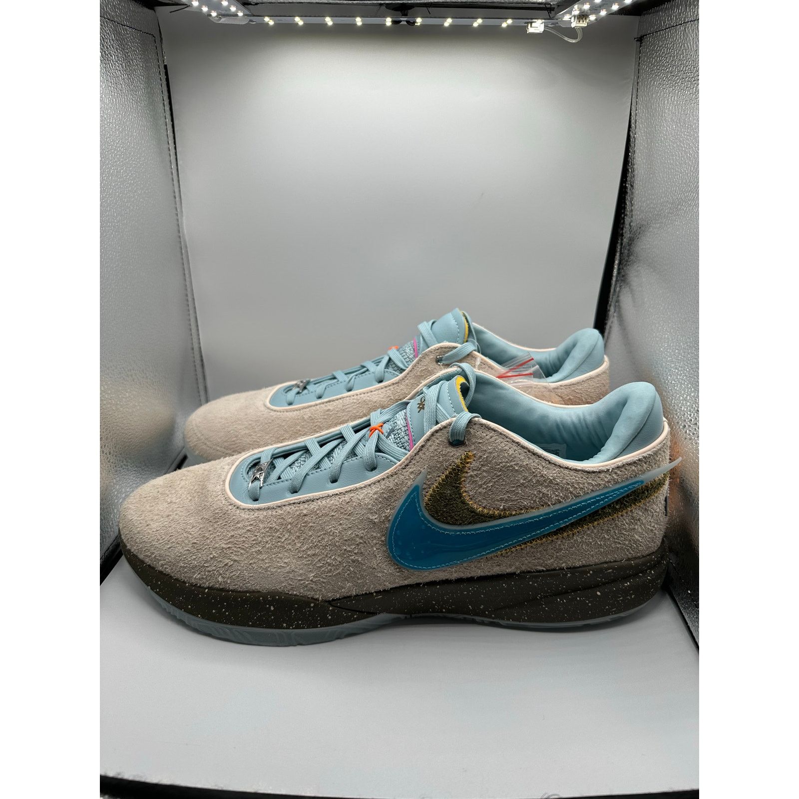 Nike Nike LeBron 20 X UNKNWN “Message in A Bottle” size 18 men’s Size US 15 / EU 48 - 1 Thumbnail