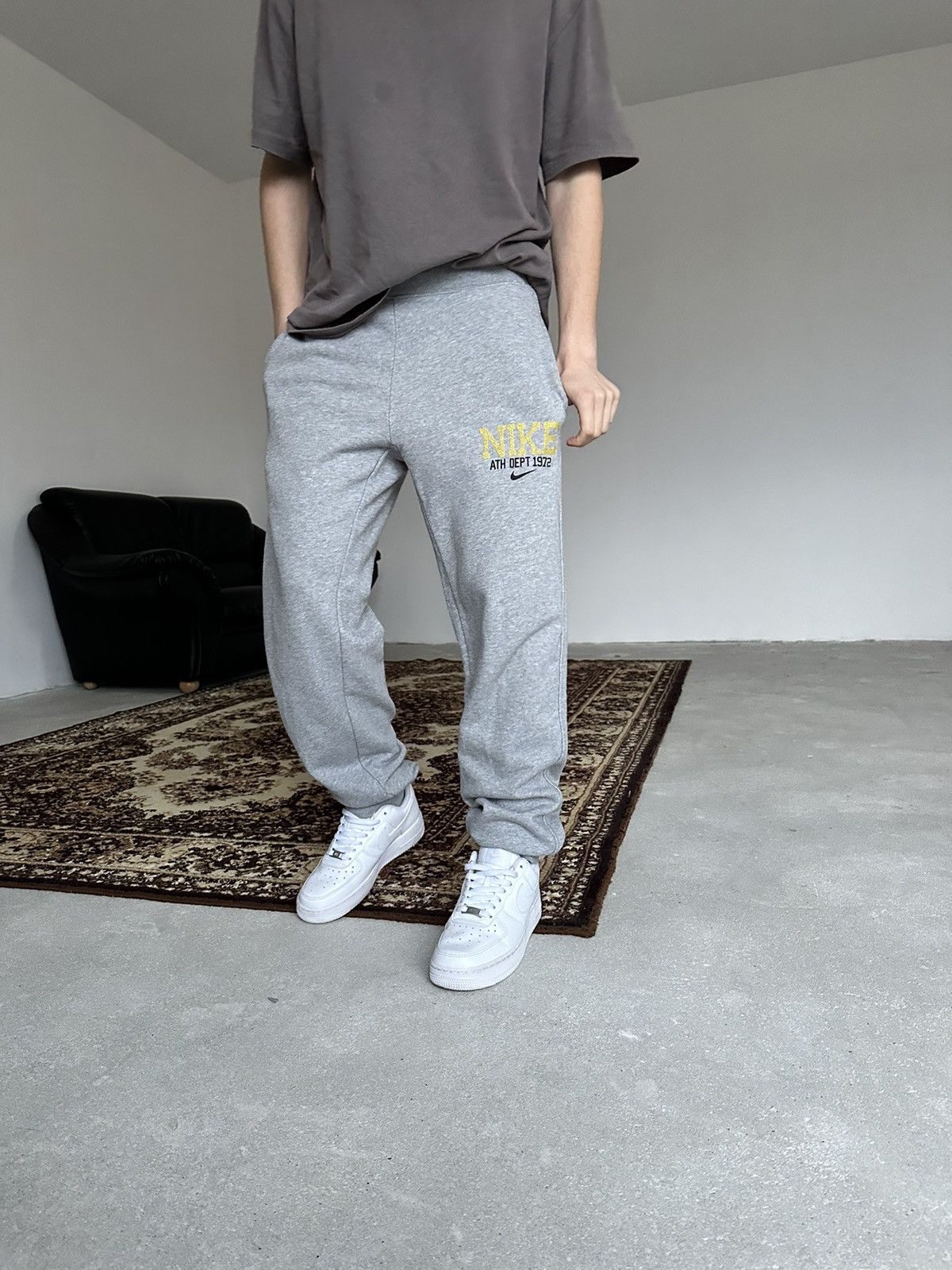 Nike Vintage Nike Sweatpants Size US 30 / EU 46 - 4 Thumbnail