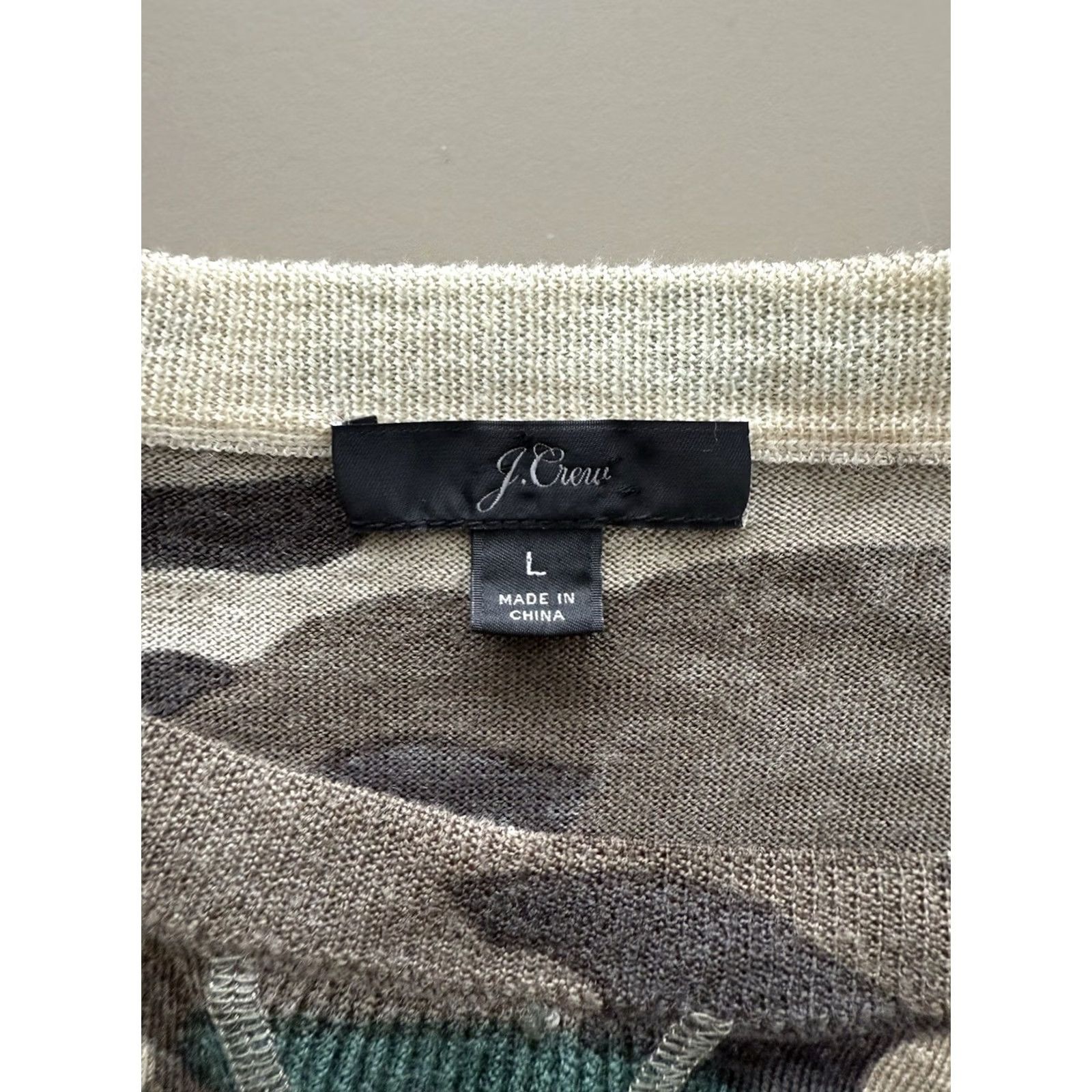 J.Crew J.CREW Sweater Women’s Large Camouflage Classic Outdoor Hike Preppy Utility Size L / US 10 / IT 46 - 3 Thumbnail