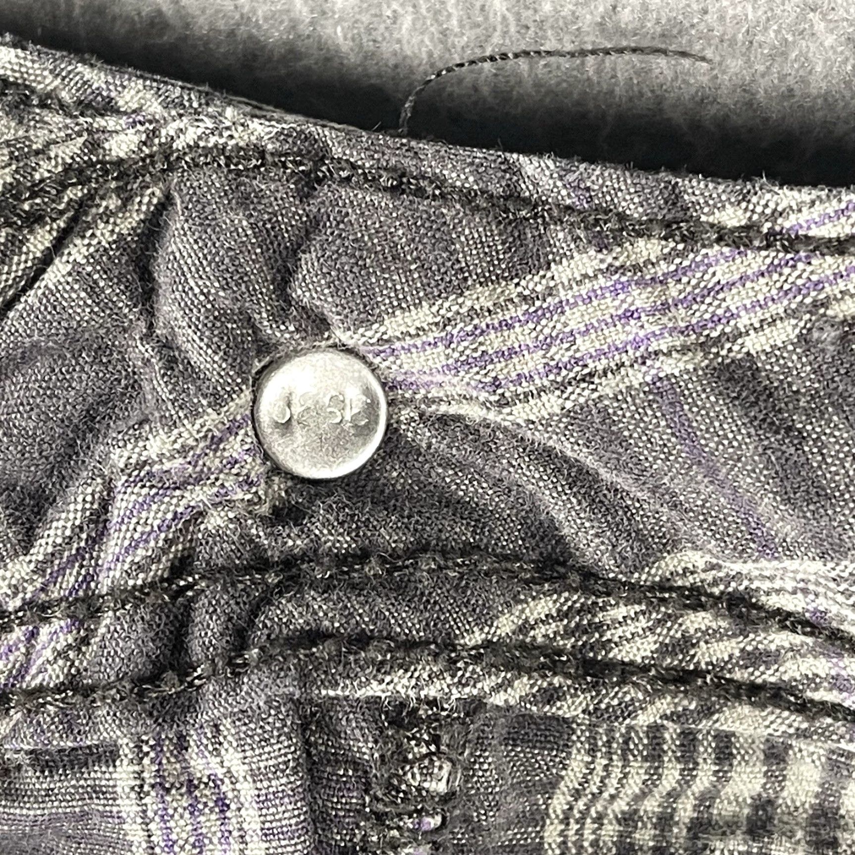 Levi's VINTAGE Levi's Cargo Shorts Mens 36 Gray Plaid White Tab Cargo Pocket 90s Grunge Baggy Skater Casual Size US 36 / EU 52 - 4 Thumbnail