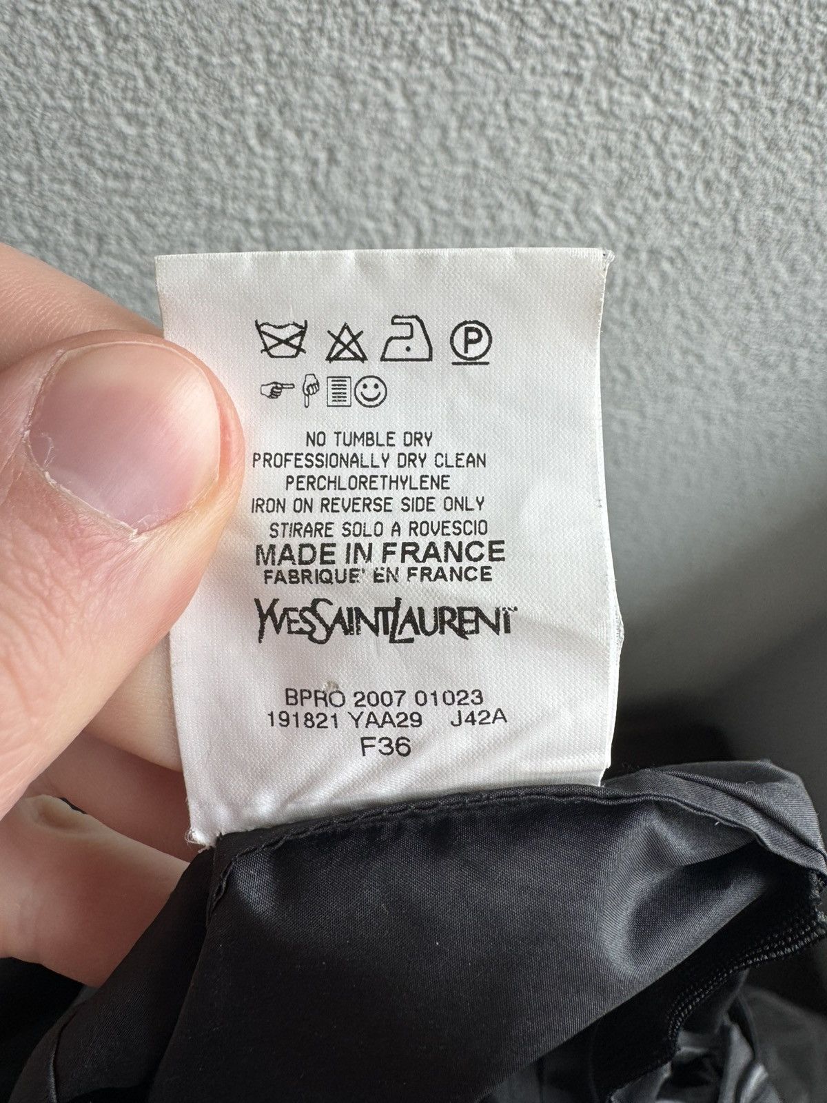 Yves Saint Laurent Yves Saint Laurent YSL Black Skirt High Waist Cargo Pocket Size 26" / US 2 / IT 38 - 15 Thumbnail