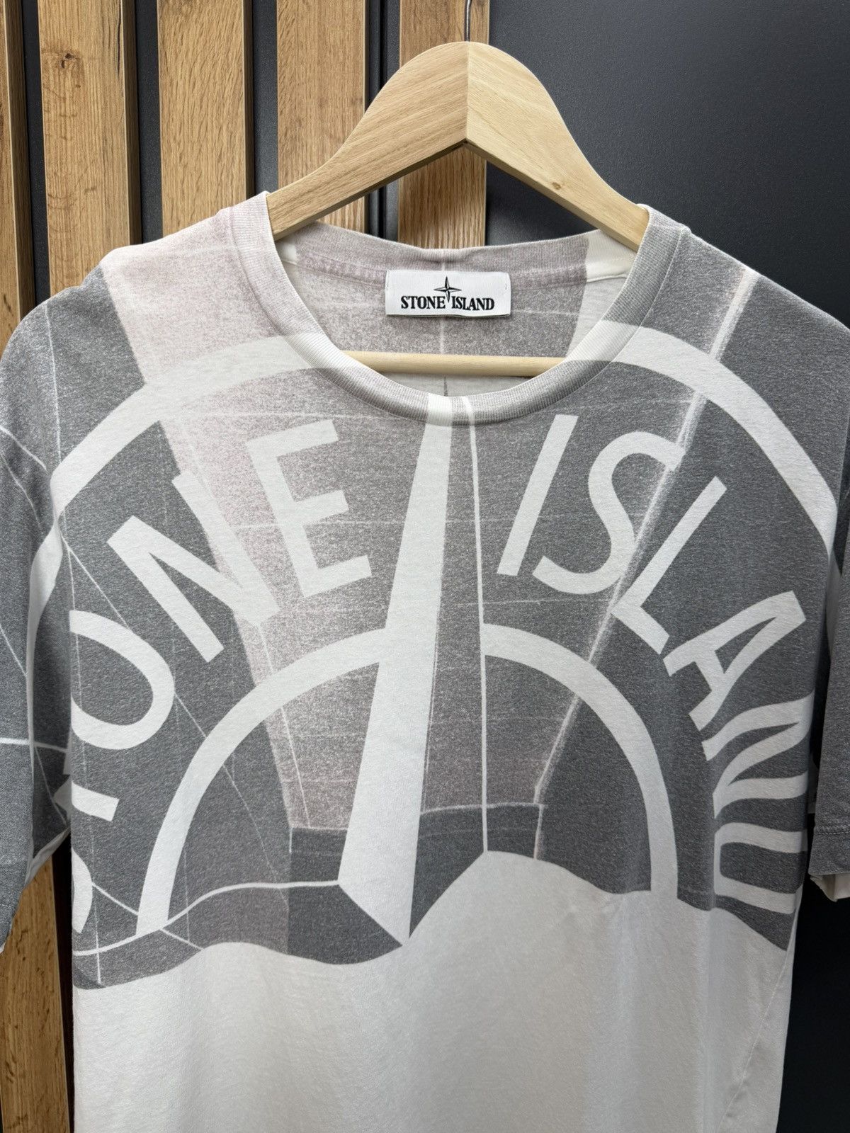 Stone Island Stone Island Compass Graphic T-Shirt Size L Size US L / EU 52-54 / 3 - 2 Thumbnail