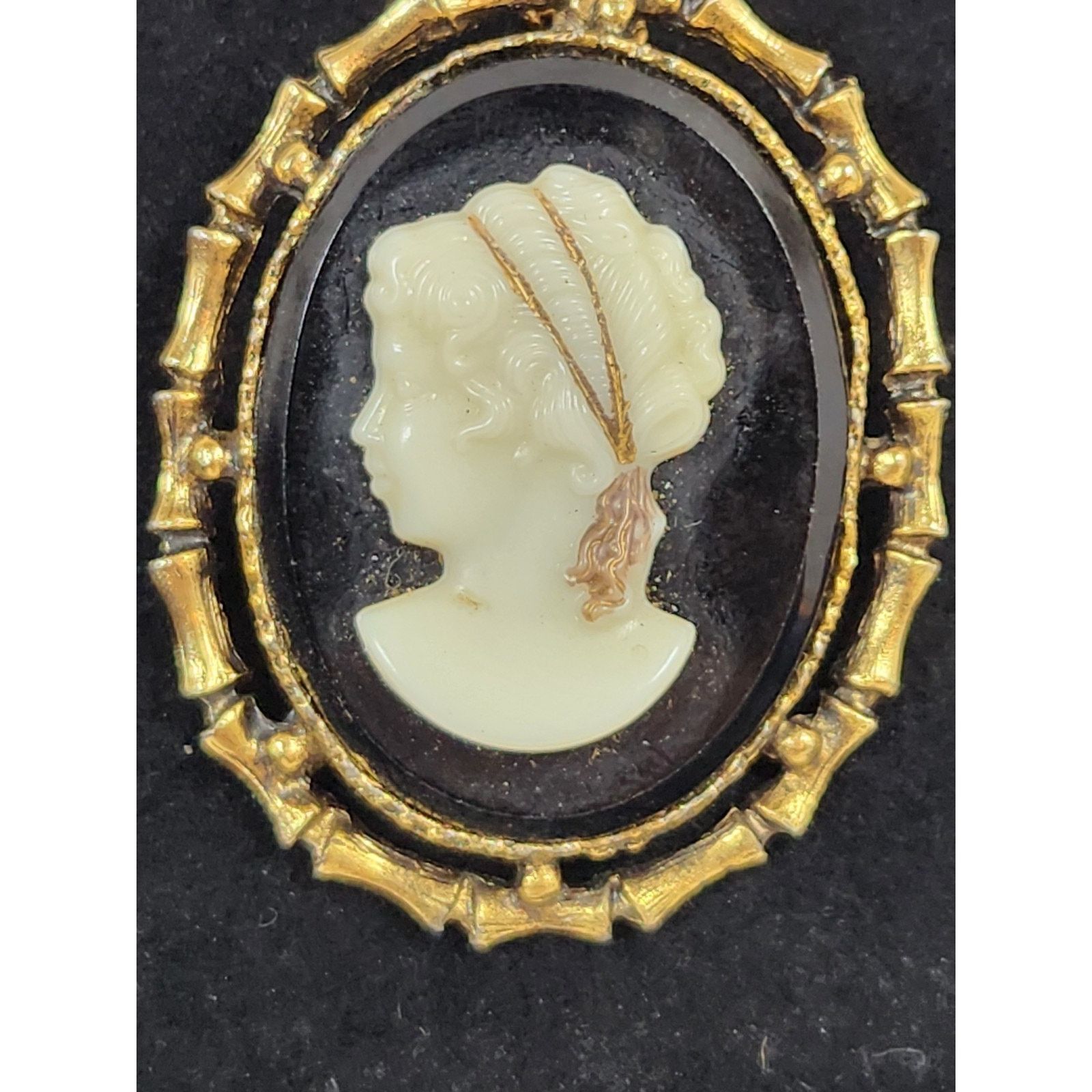 Other Gold Tone Black And White Cameo Pendant Brooch Necklace 13.5 Size ONE SIZE - 3 Thumbnail
