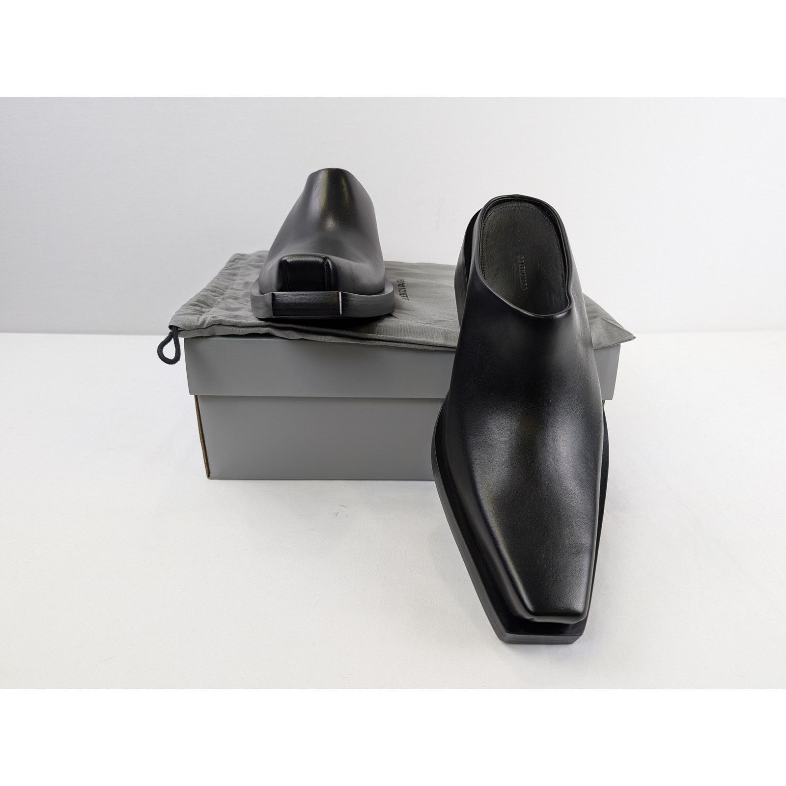 Balenciaga o1rshd1 New Matt Calfskin Santiago Mule Sandal in Black Size US 9 / EU 42 - 17 Thumbnail