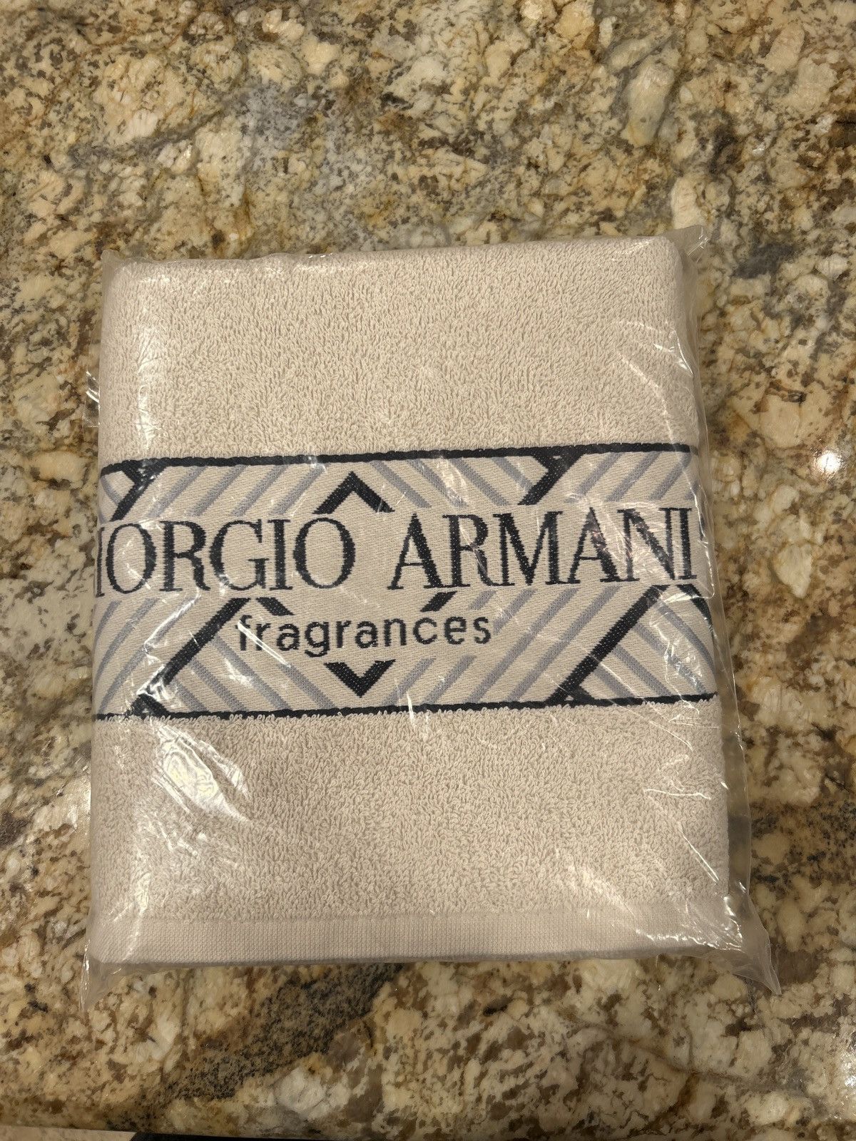 Giorgio Armani Giorgio Armani Beauty Towel Size ONE SIZE - 1 Thumbnail