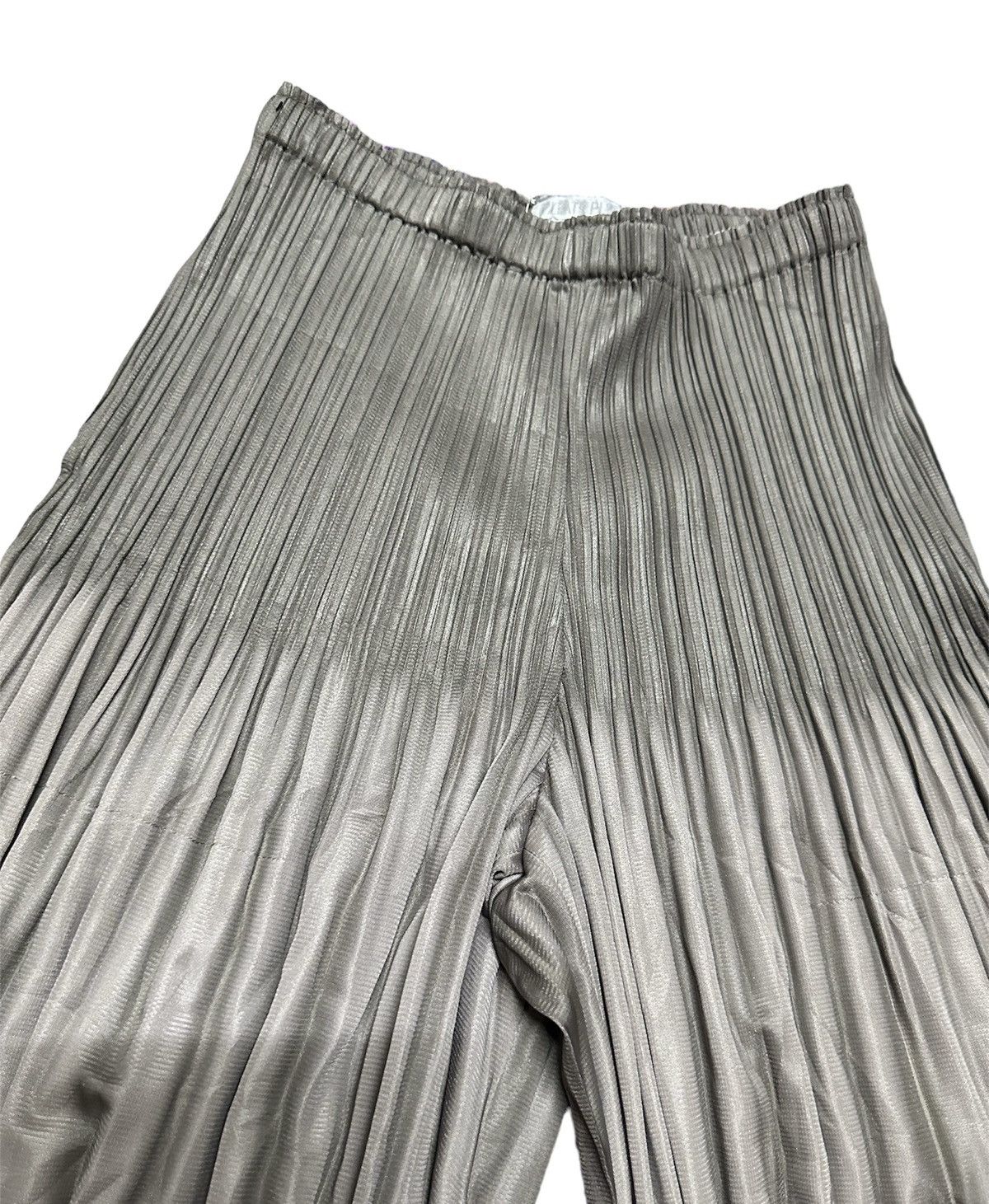 Pleats Please Issey Miyake Pleats Please by issey miyake pluffy pants Size 24" / US 00 / IT 34 - 3 Thumbnail