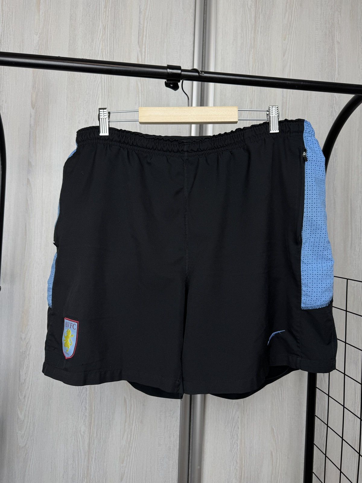 Nike Nike vintage Aston Villa y2k soccer football shorts Size US 38 / EU 54 - 2 Thumbnail