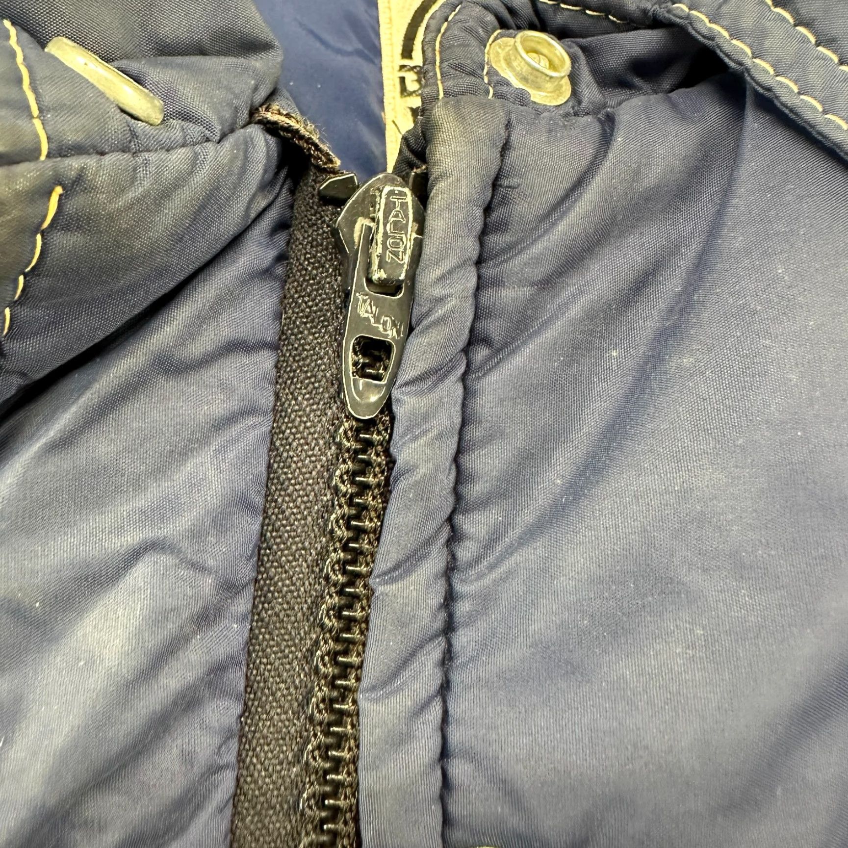 Vintage VINTAGE Black Bear Jacket Womens L Blue Navy Puffer Trucker Down Snap Talon 70s Size L / US 10 / IT 46 - 4 Thumbnail