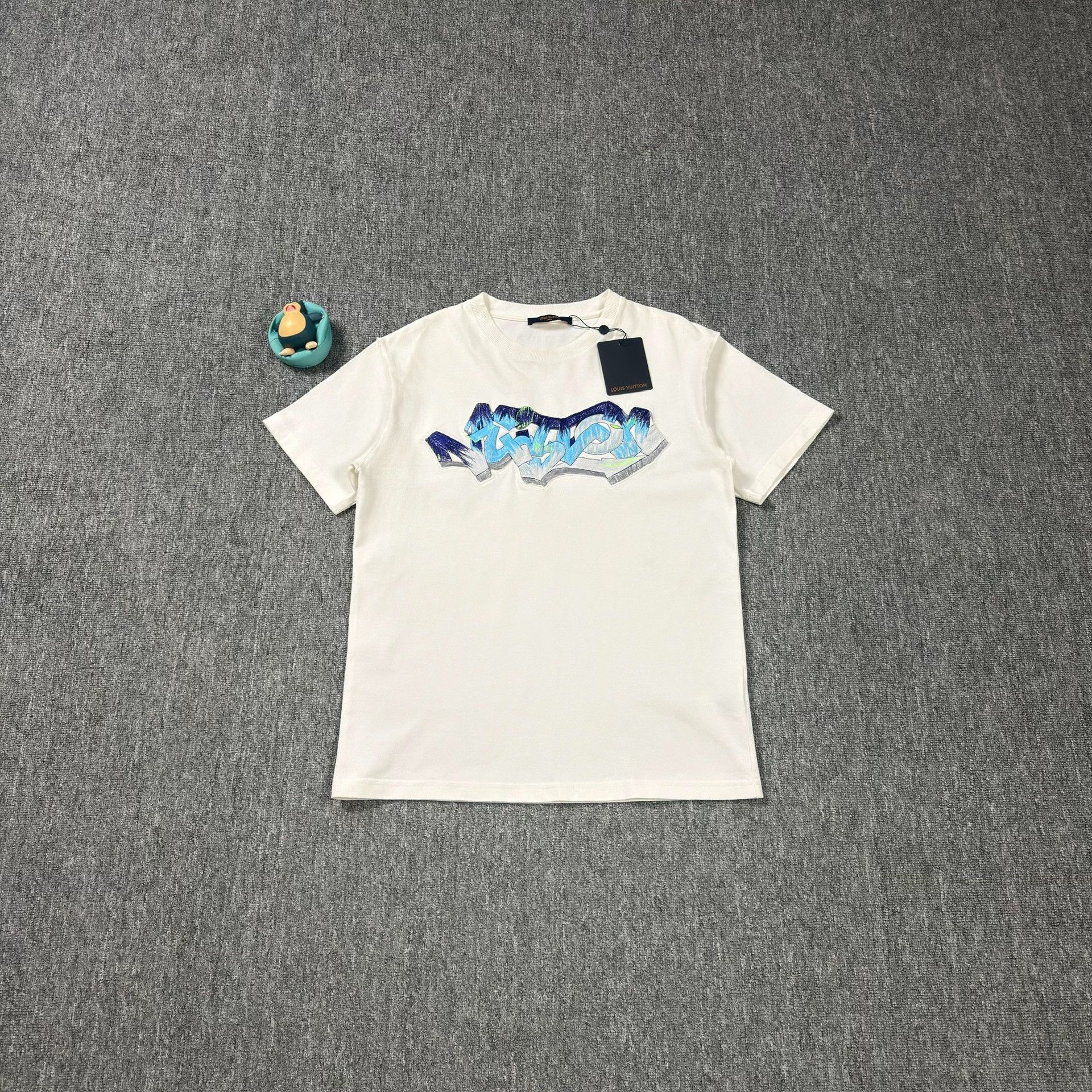 Louis Vuitton Louis Vuitton Graffiti Logo T-Shirt Size S Size US S / EU 44-46 / 1 - 1 Thumbnail