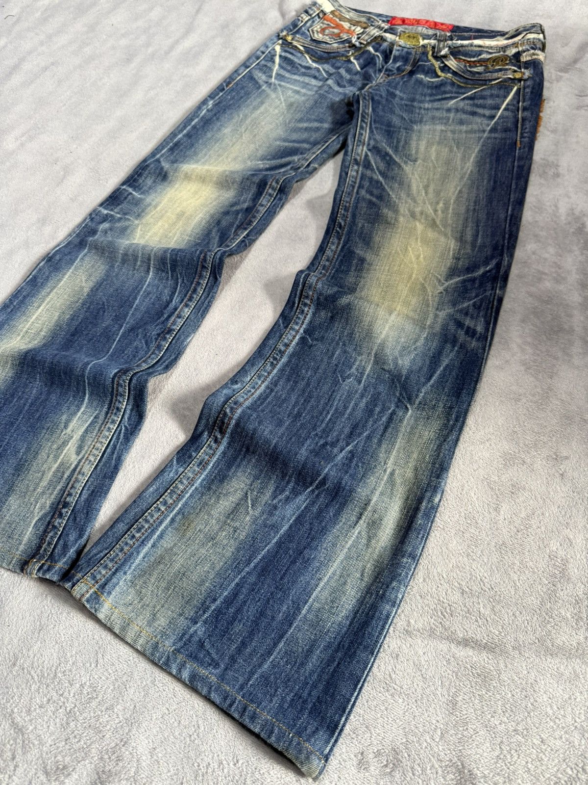 GOSTAR DE FUGA × LOWBOX Red Pepper Japan Native War Bonnet Embroidered Flared Jeans Size US 28 / EU 44 - 11 Thumbnail