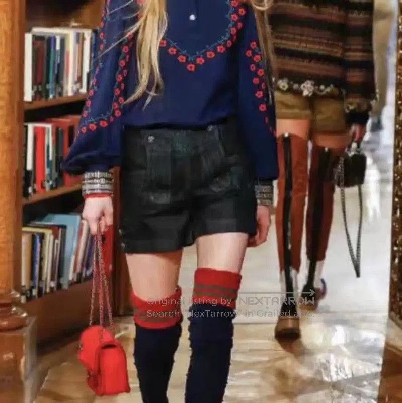 Chanel Chanel Embroidered Navy Wool Pullover Sweater . Size XXS / US 00 / IT 34 - 8 Thumbnail