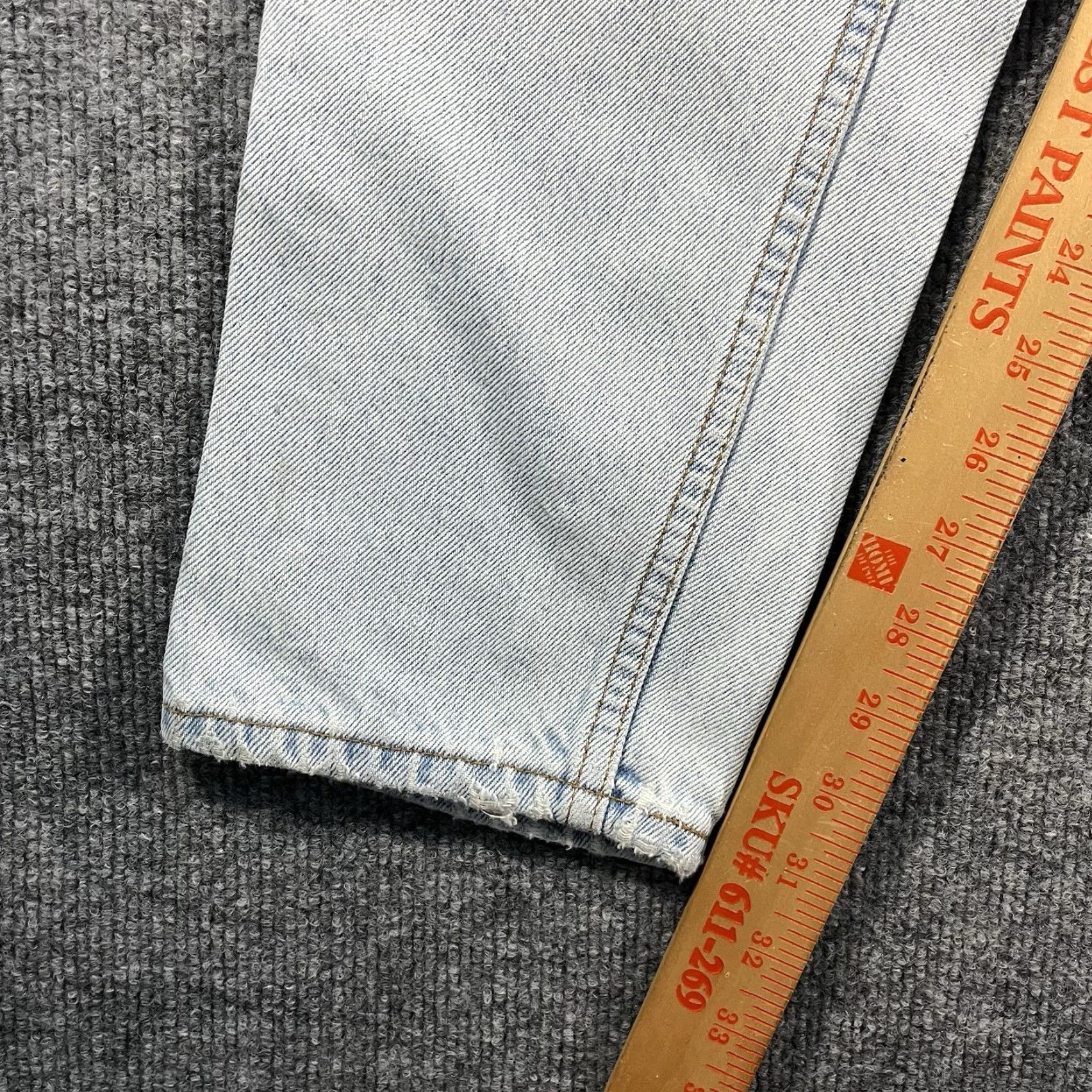 Levi's VINTAGE Levi's 550 Jeans 26x31 Light Wash Distressed 90s USA Mens Size US 26 / EU 42 - 4 Thumbnail