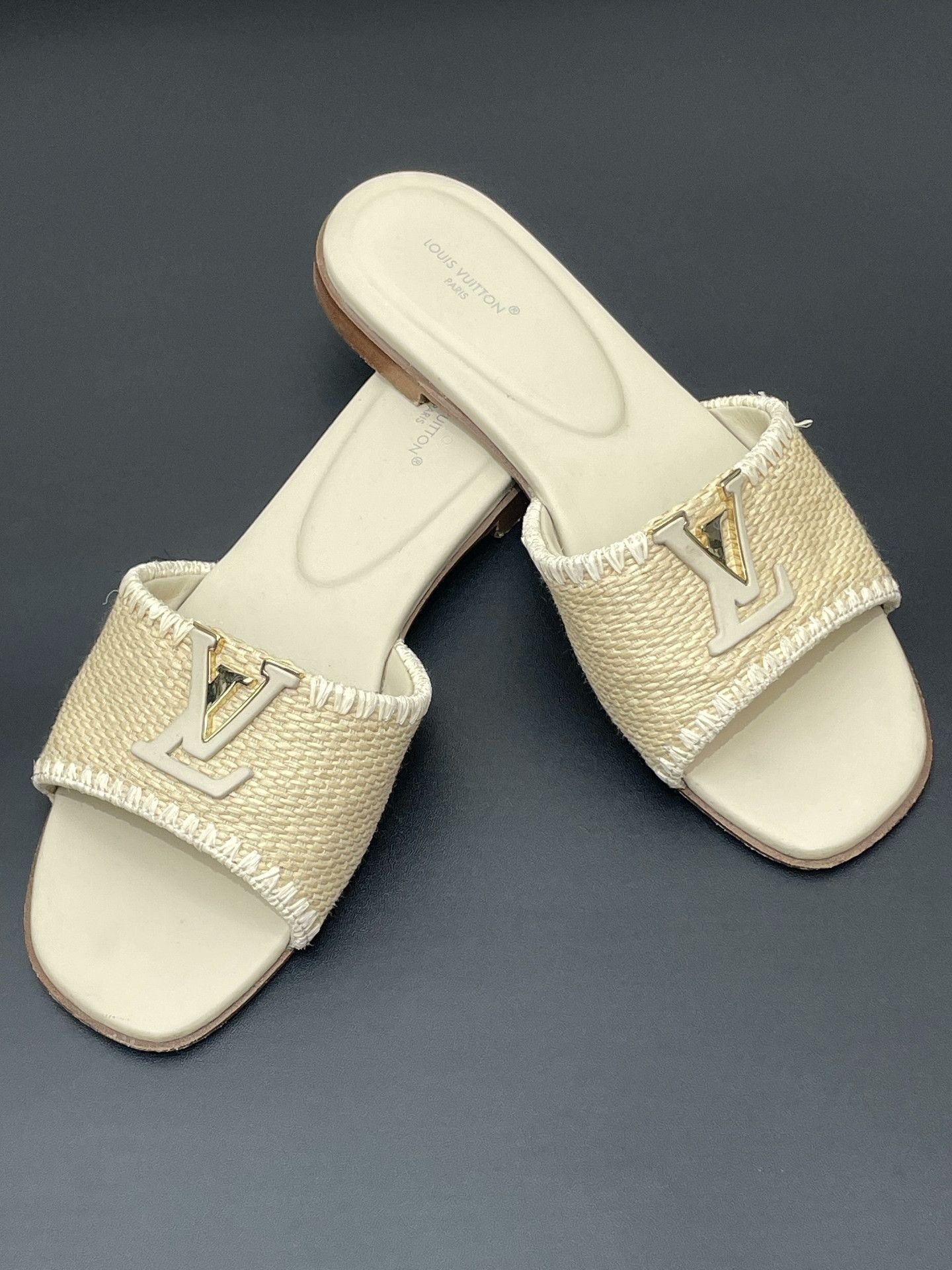 Louis Vuitton LV Large Logo Straw Slippers Size US 6 / IT 36 - 1 Thumbnail