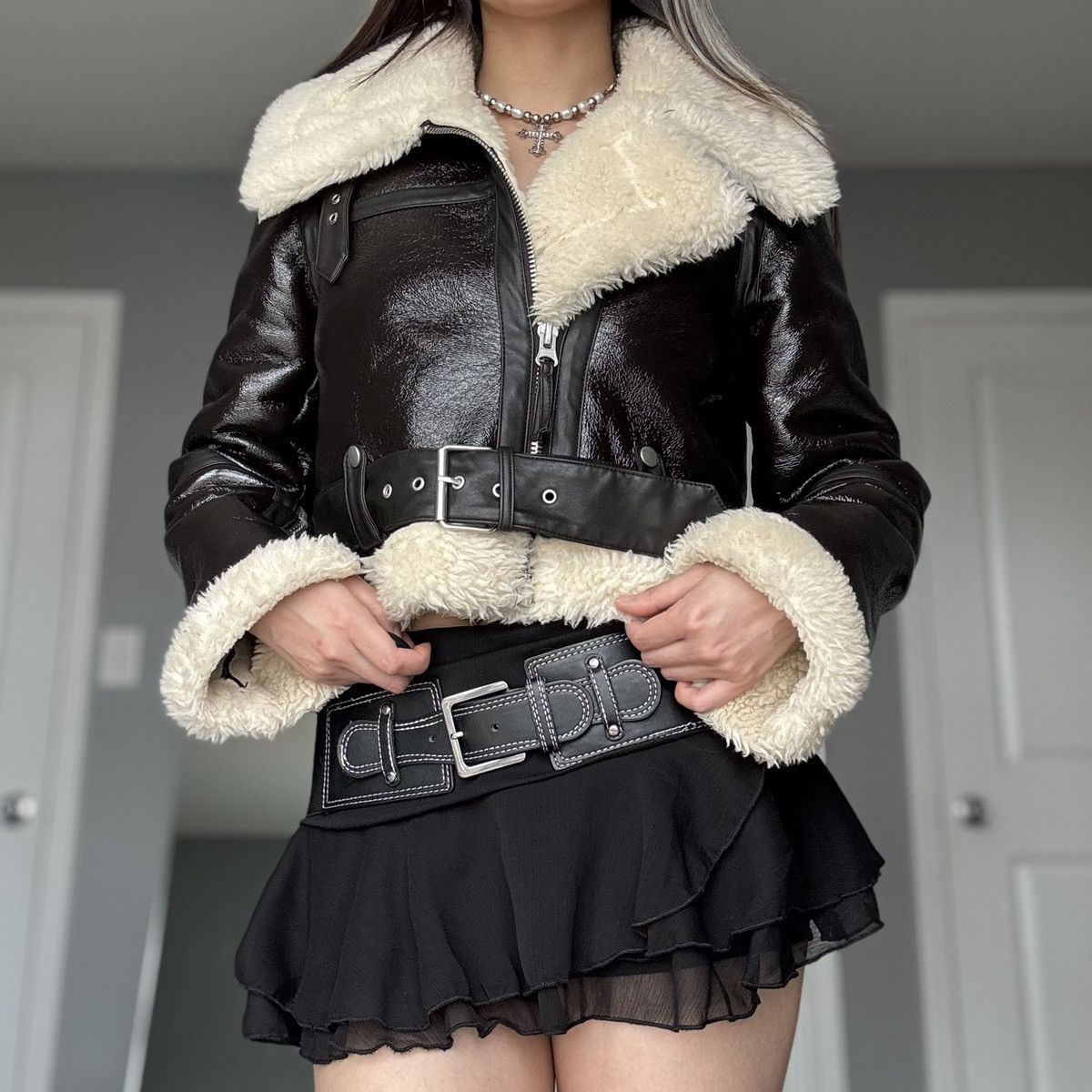 Urban Outfitters Urban Outfitters Sherpa Lined Patent Leather Aviator Jacket Size S / US 4 / IT 40 - 11 Thumbnail