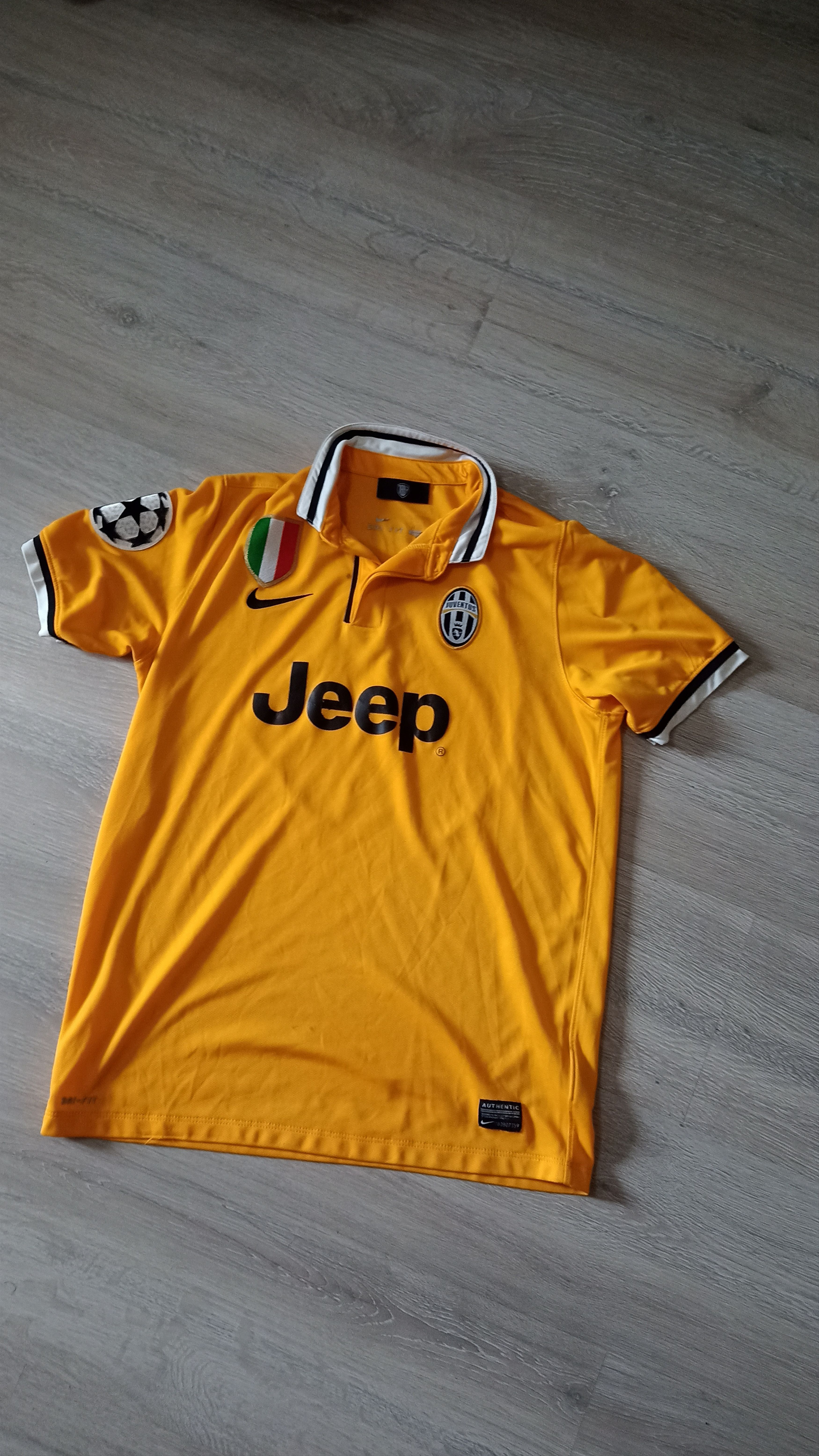 Nike Juventus Away 2013/14 – Size M – Nike Dri-FIT Tevez 10 Size US M / EU 48-50 / 2 - 8 Thumbnail