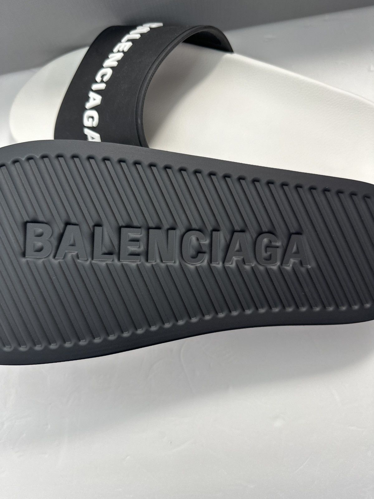 Balenciaga Balenciaga Men's Logo Mismatched Slide Sandal Size 8 Size US 8 / EU 41 - 9 Thumbnail