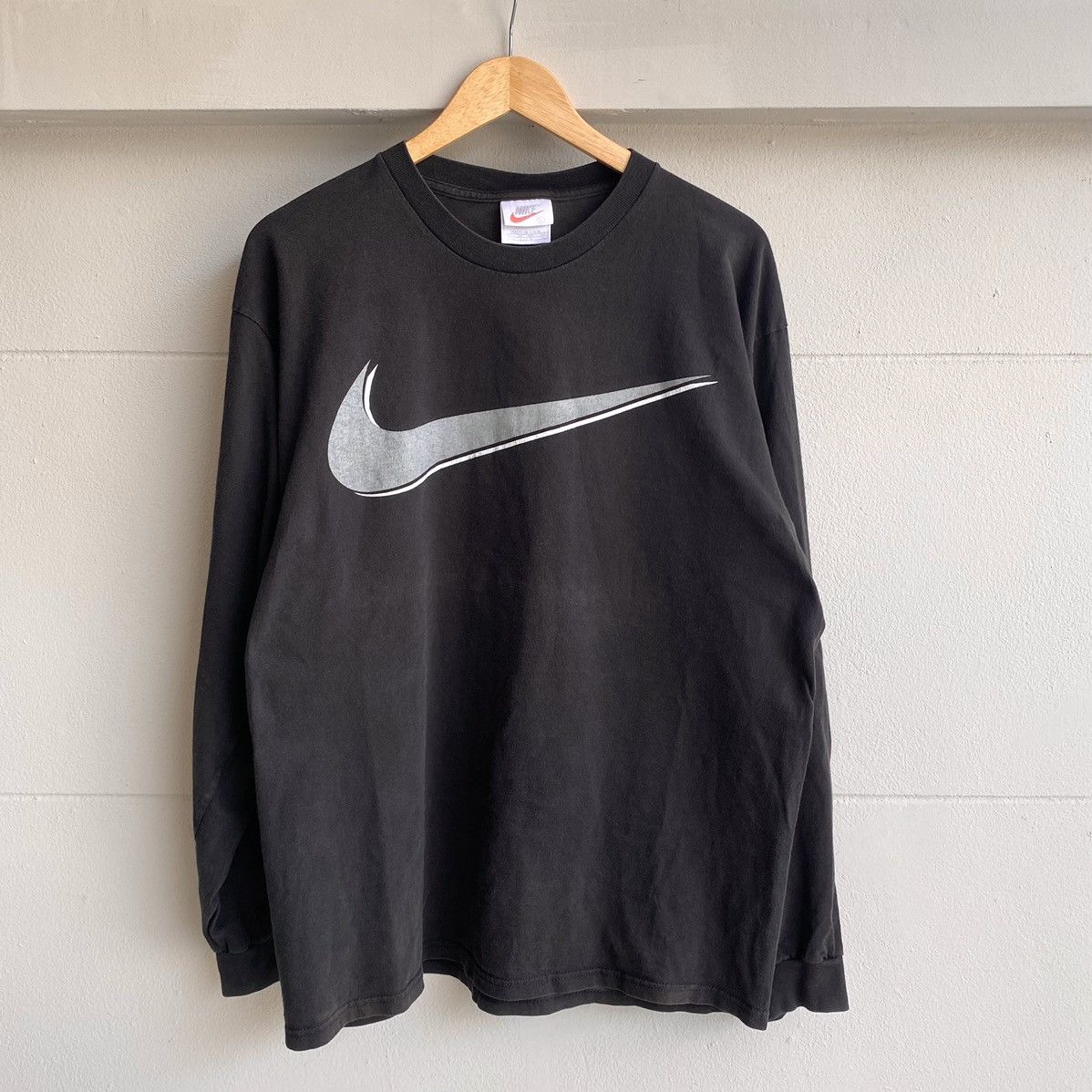 Vintage Nike Long Sleeve T-Shirt – Classic Swoosh Logo