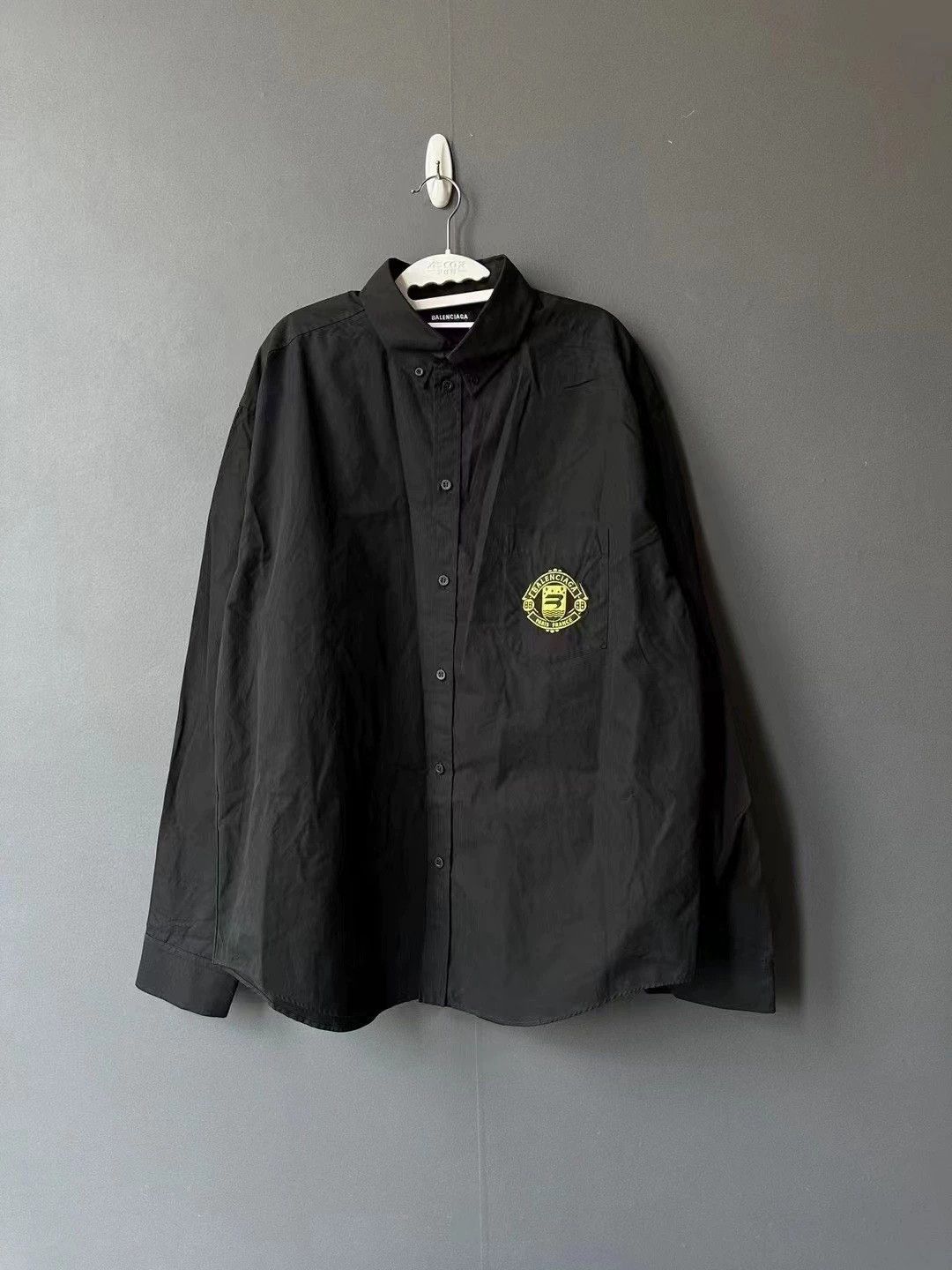 Balenciaga Balenciaga Manchester United Embroidered Shirt Size US S / EU 44-46 / 1 - 1 Thumbnail